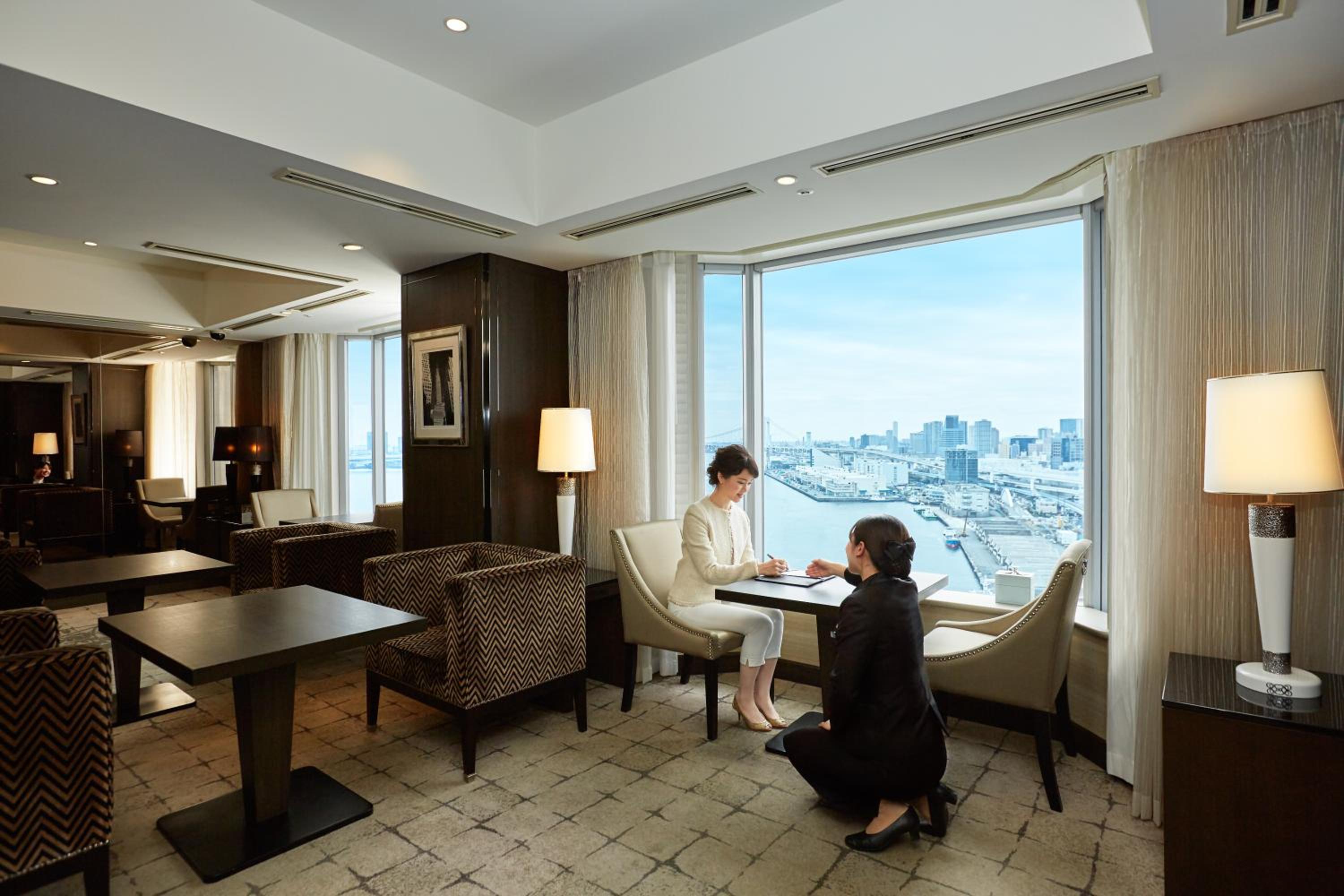 Classic Twin Room Club Lounge Access with River View