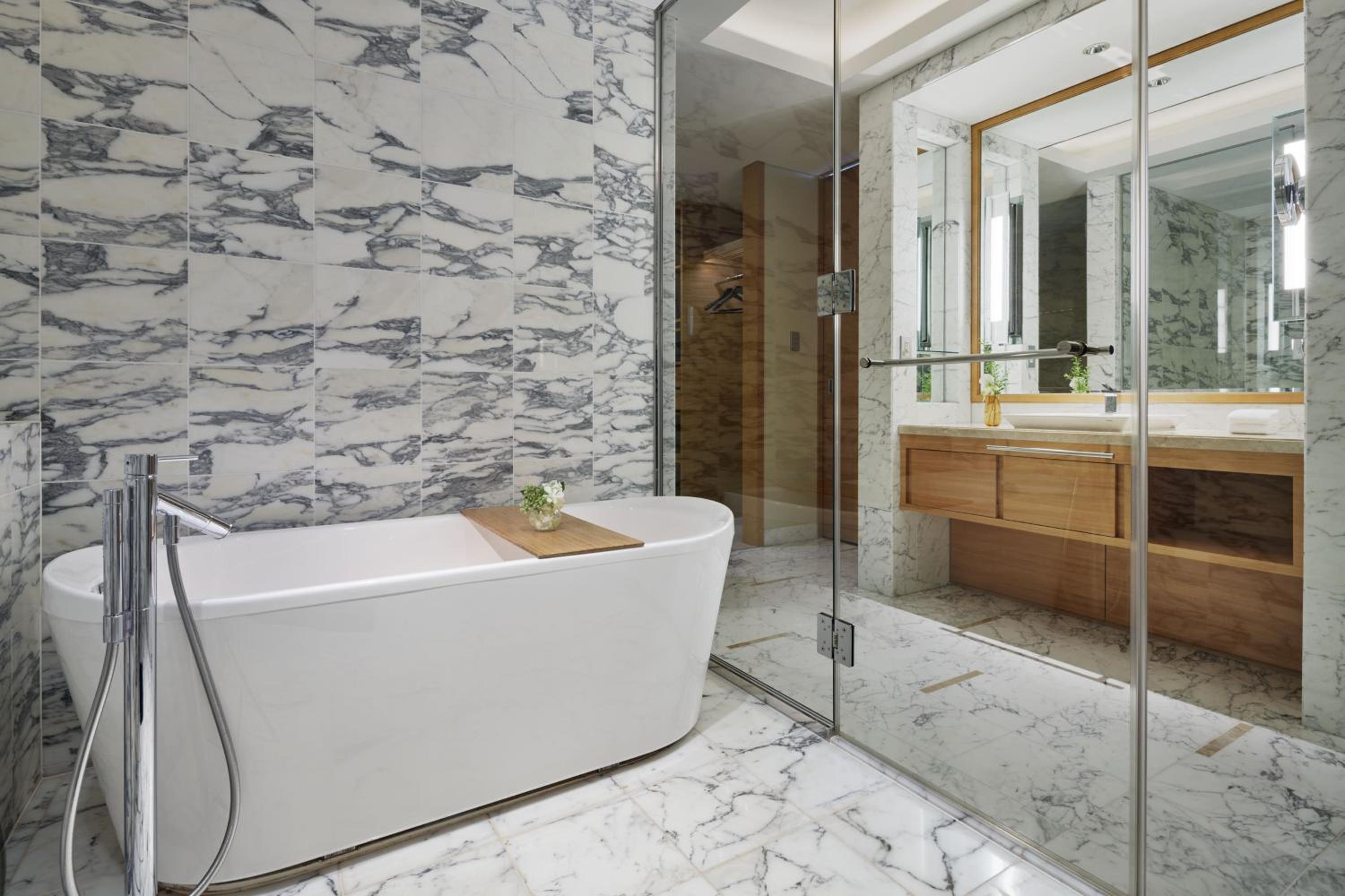 One Bedroom Suite with Lounge Access (Non Smoking) - Photo 6