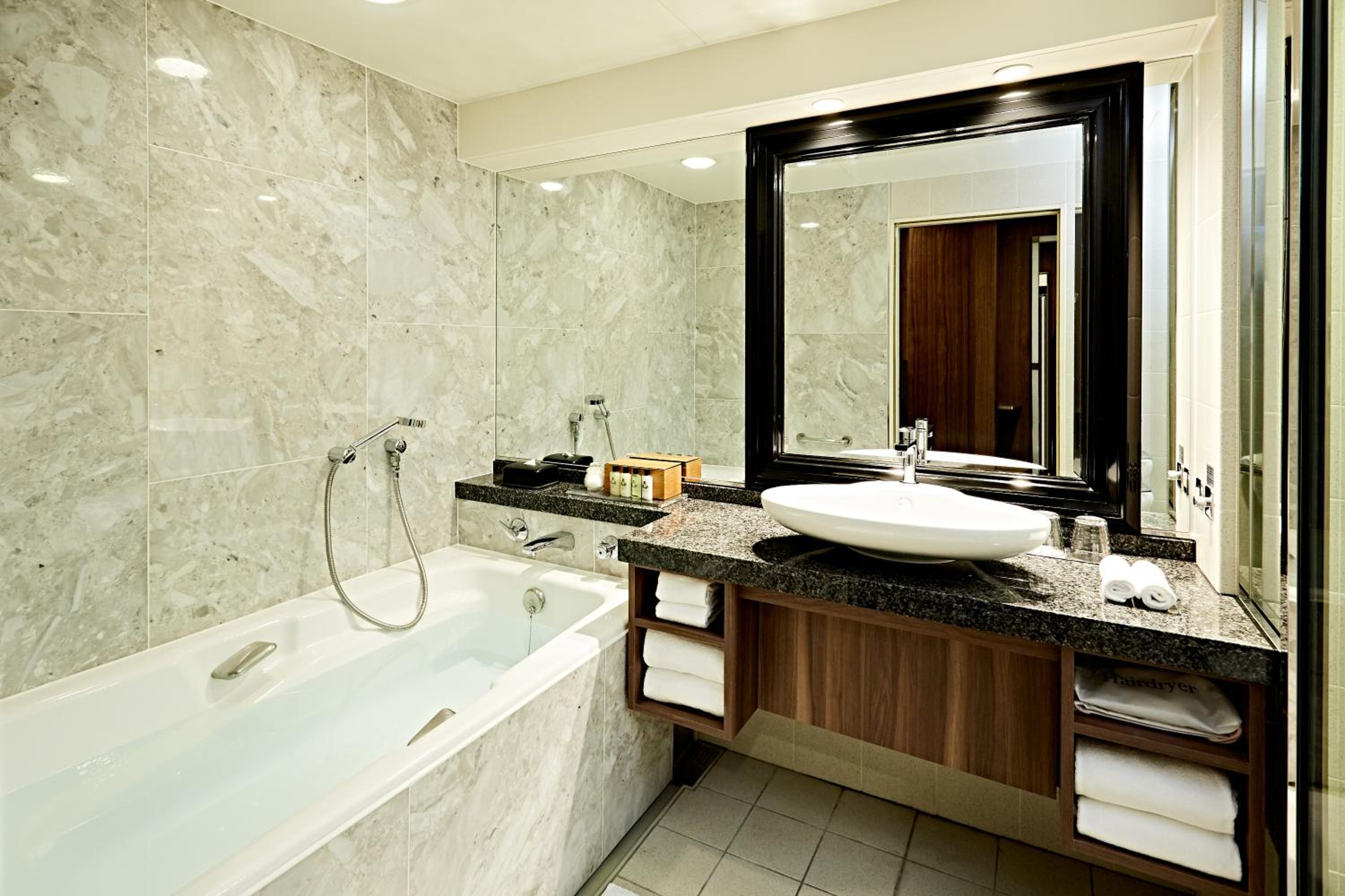 Classic Twin Room Japanese Lounge Access with River View