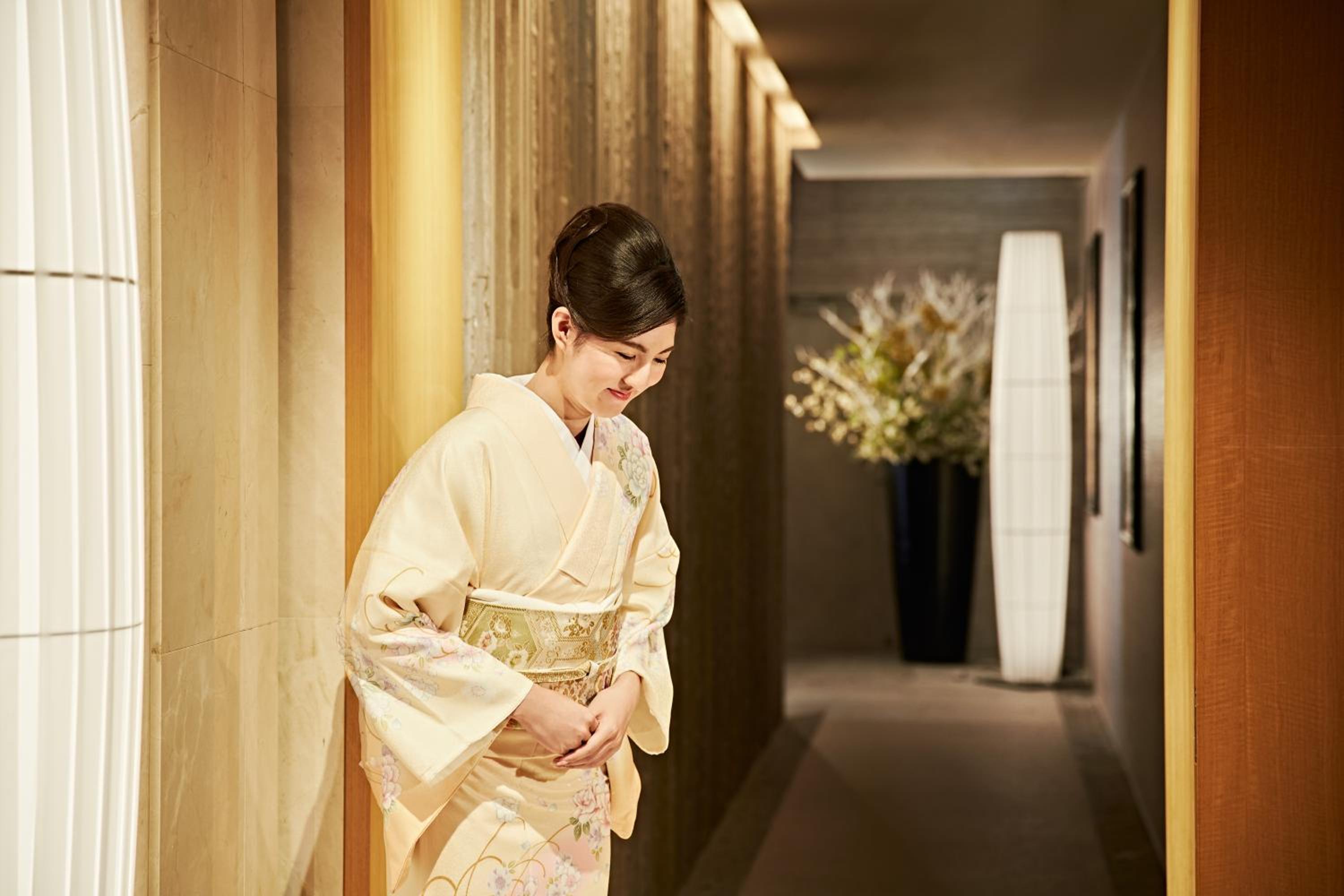 Classic King Room Japanese Lounge Access with Bay View photo 3