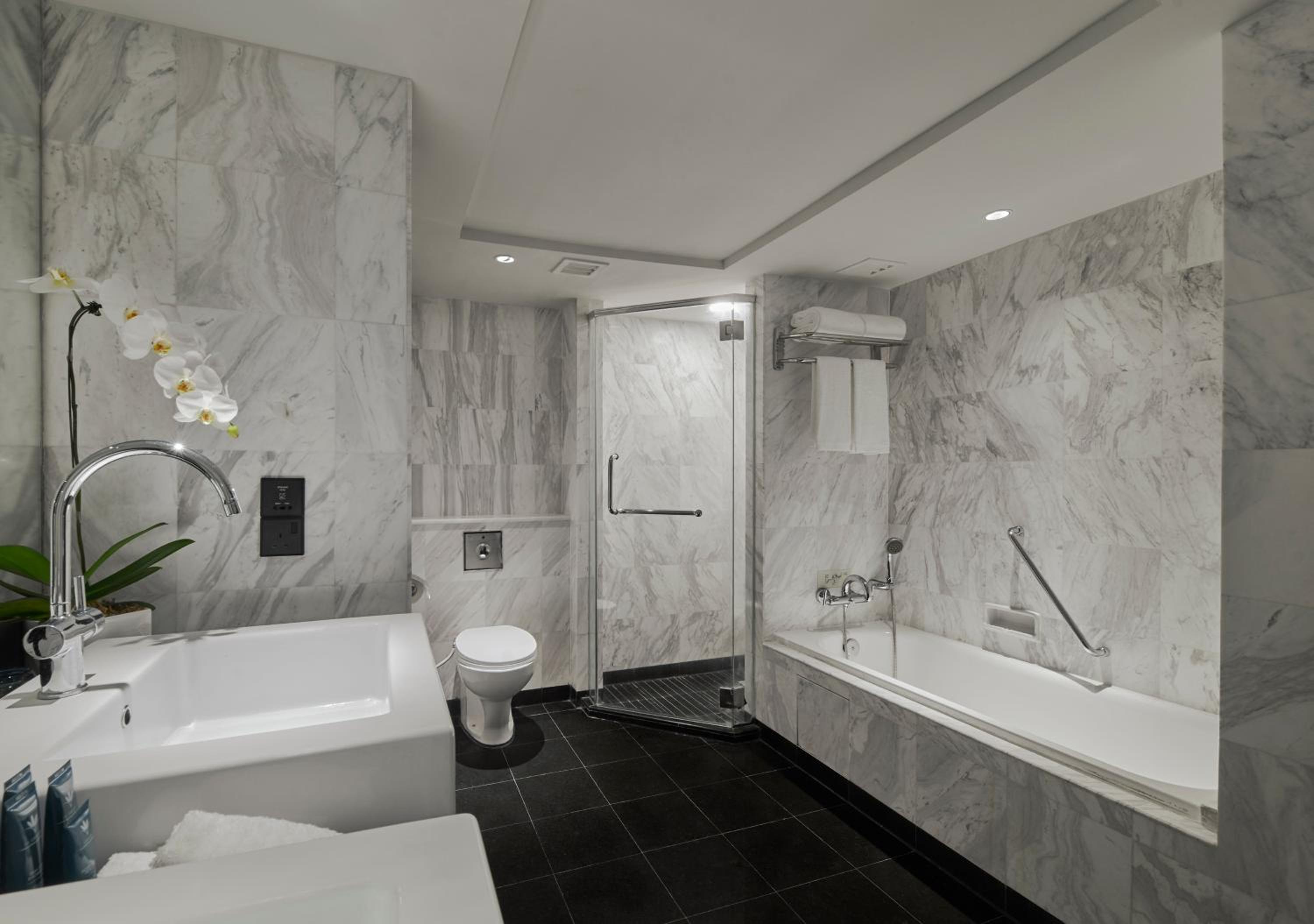 Family Fun Stay Vacation - Urban Family Suite