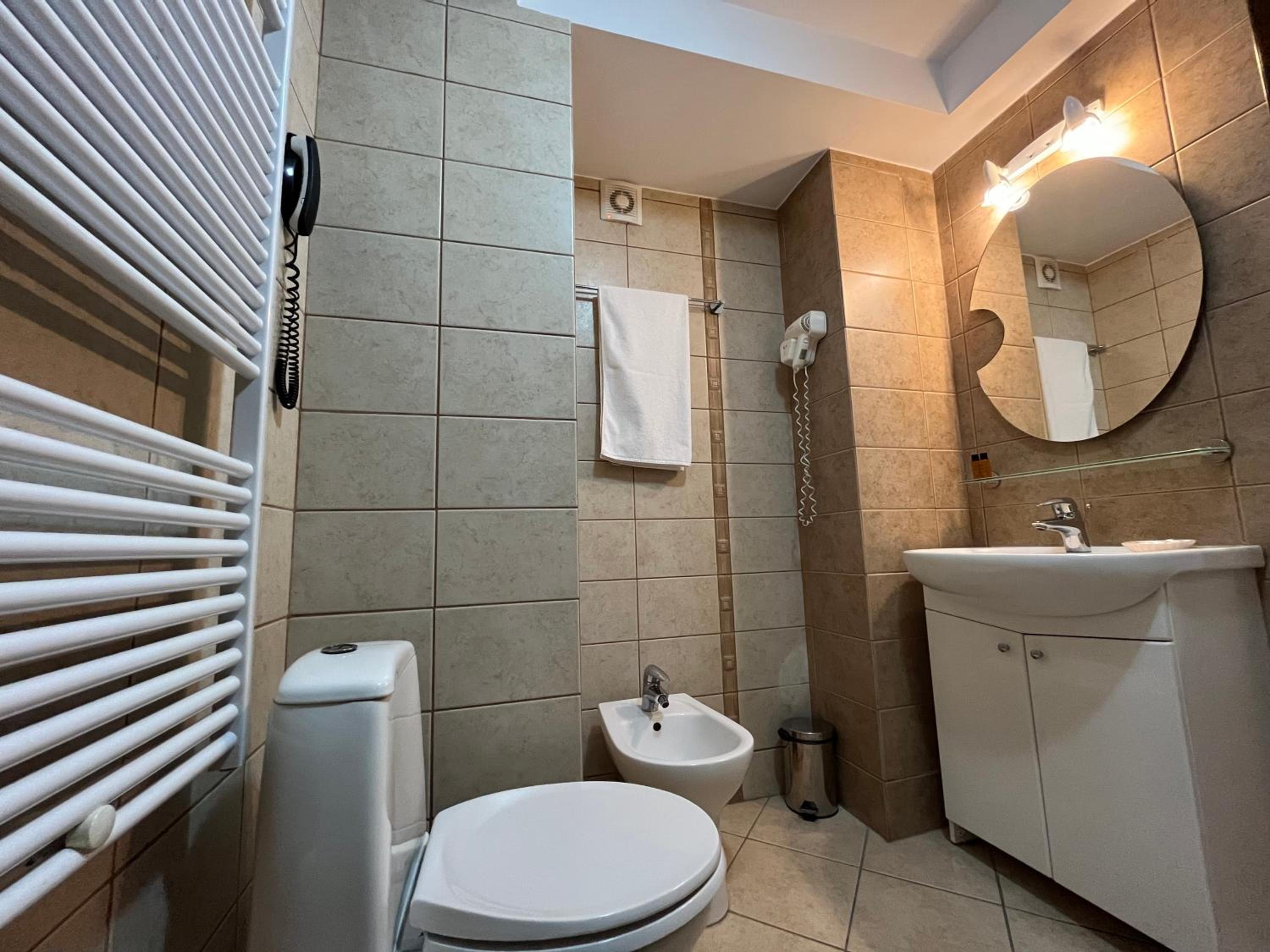 Standard Double Room - Photo 13