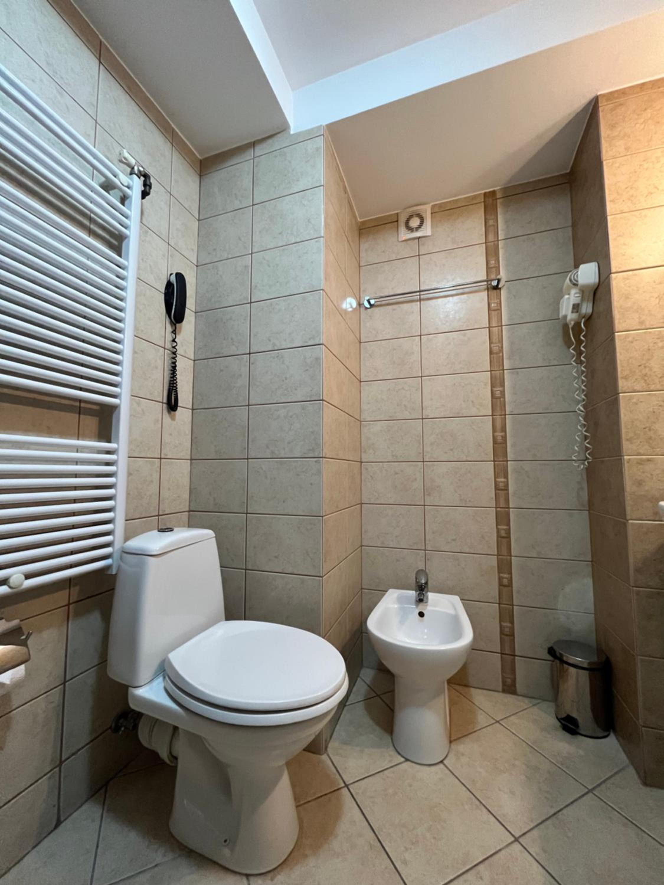Standard Double Room - Photo 10