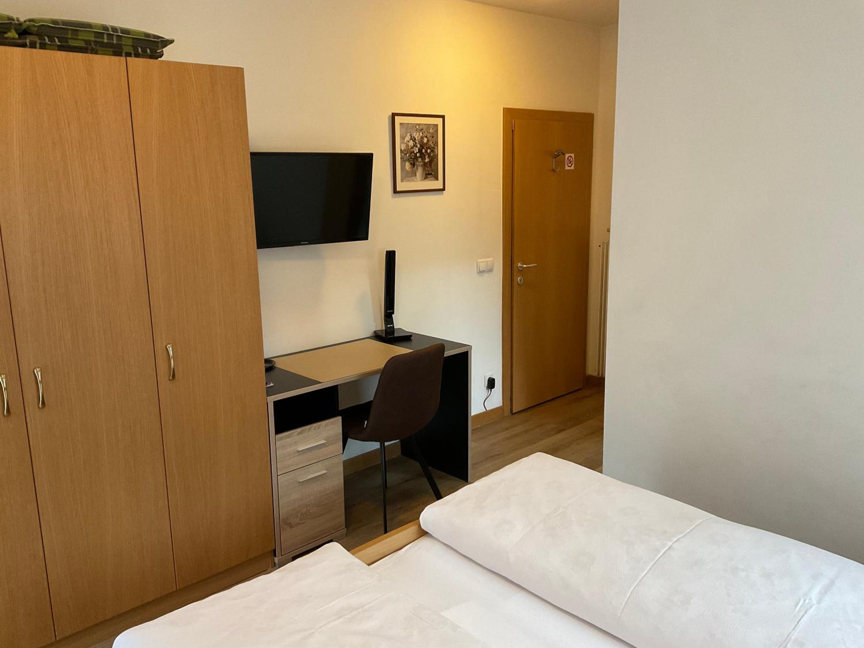 Double Room - Photo 14