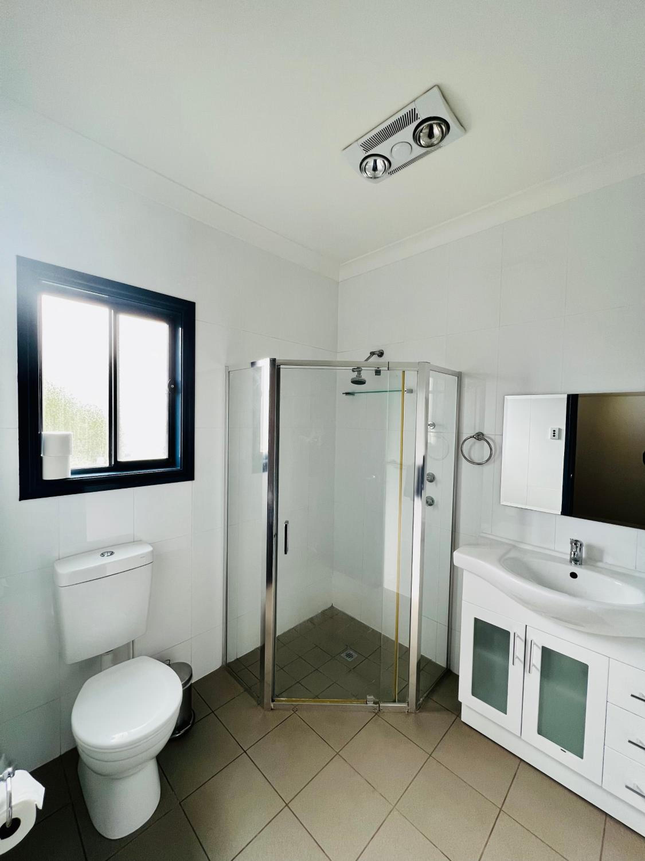 Deluxe Double Room with Shower photo 3