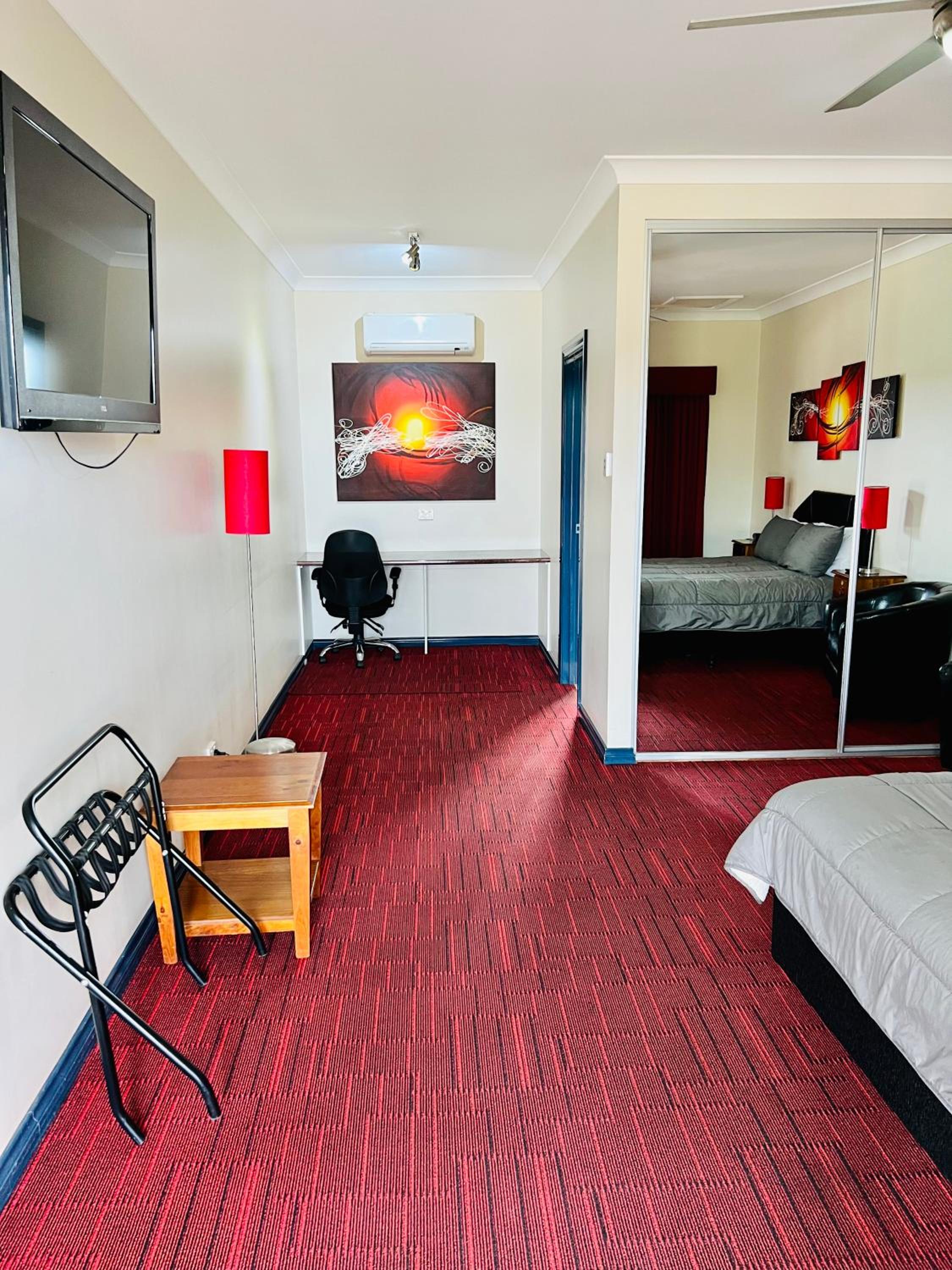 Deluxe Double Room with Shower photo 2