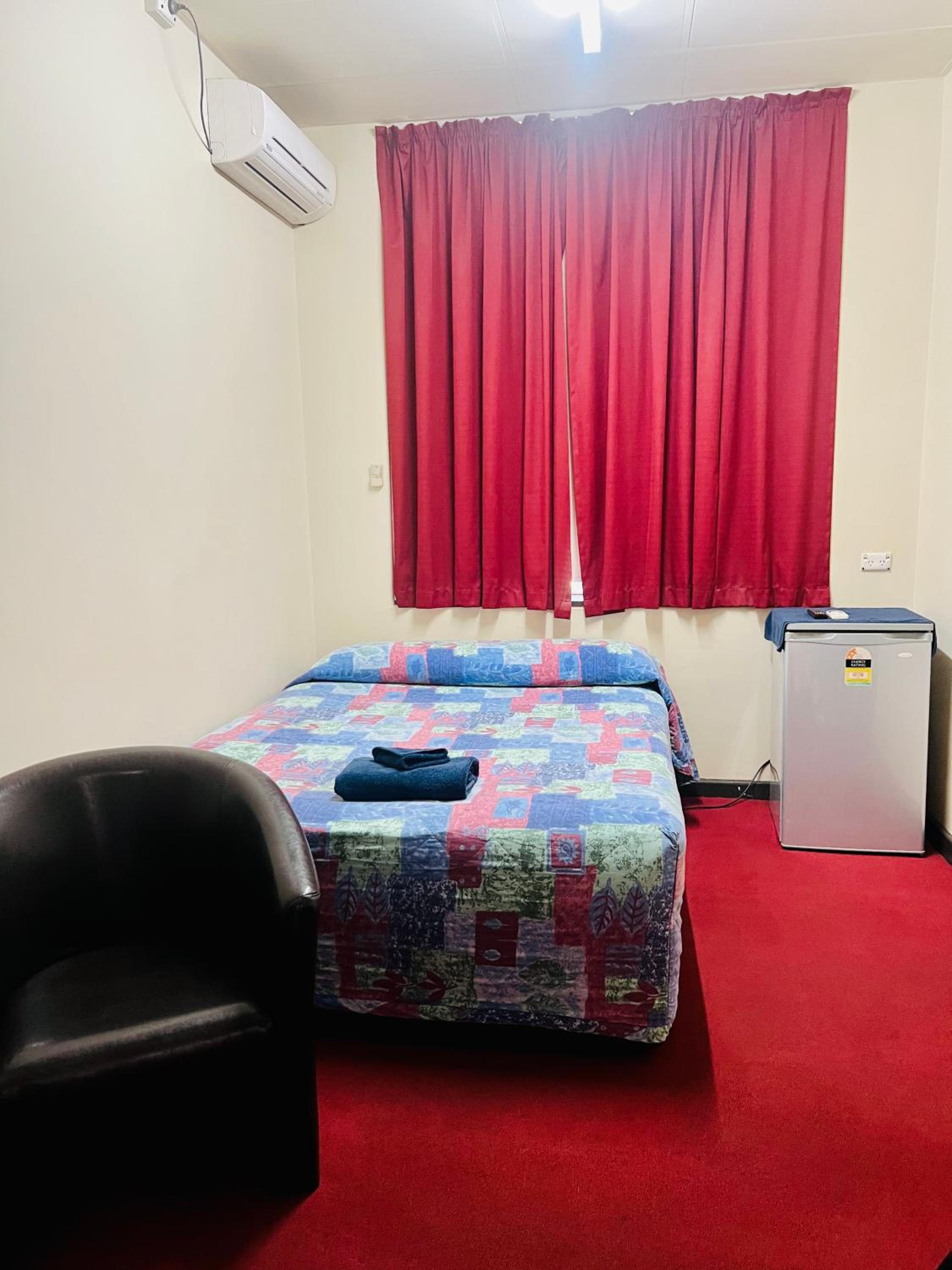 Double Room with Shared Bathroom photo 3
