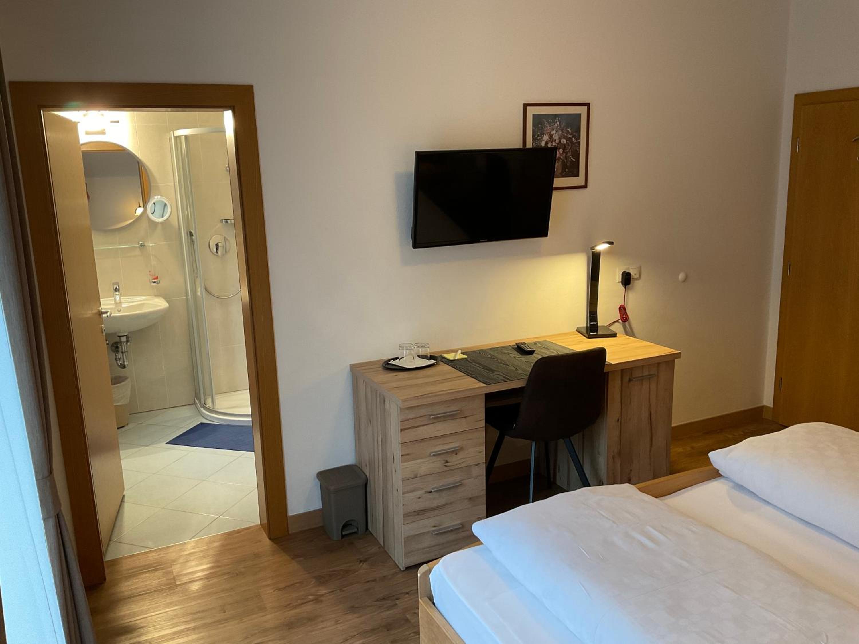 Double Room - Photo 4