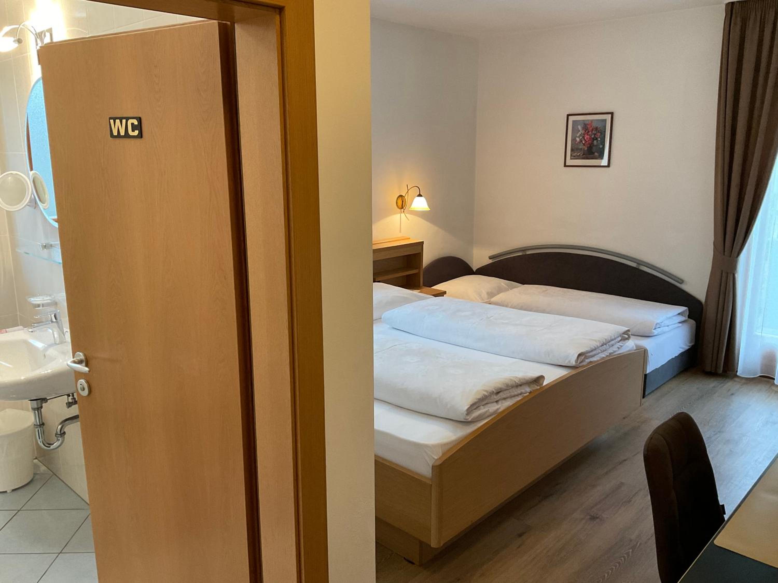 Double Room - Photo 3
