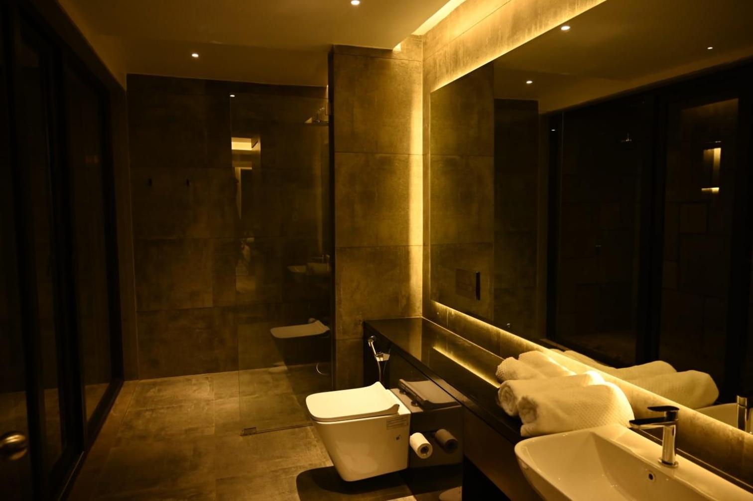 Deluxe King Room - Photo 3