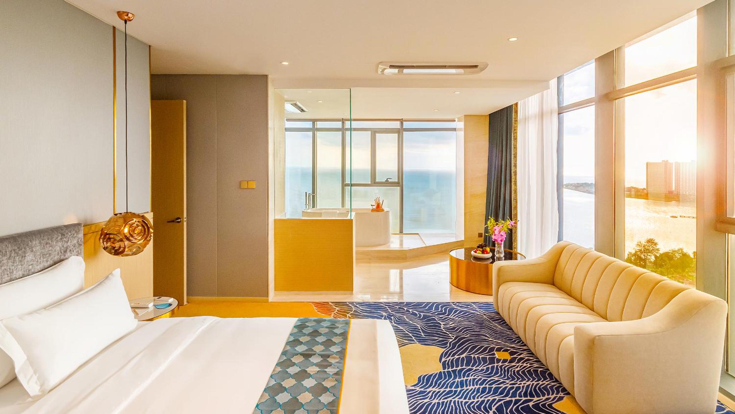 One Bedroom Junior Suite  - Photo 2