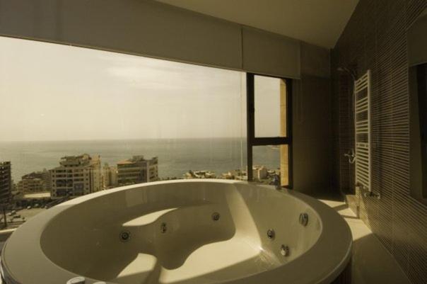 Junior Suite with Hot Tub photo 3
