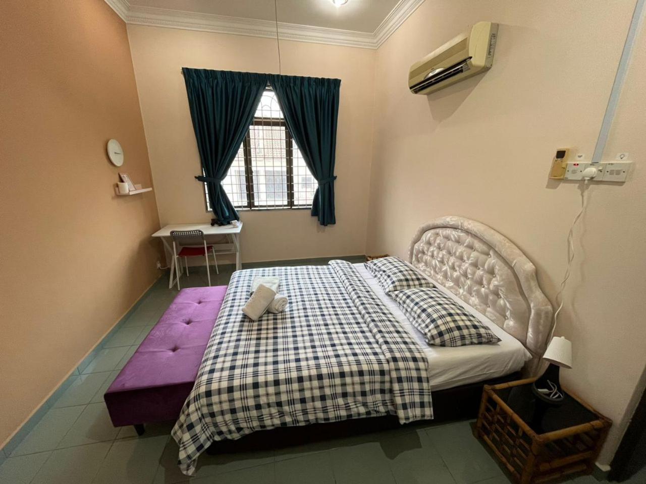 Double Room with Shared Bathroom photo 1