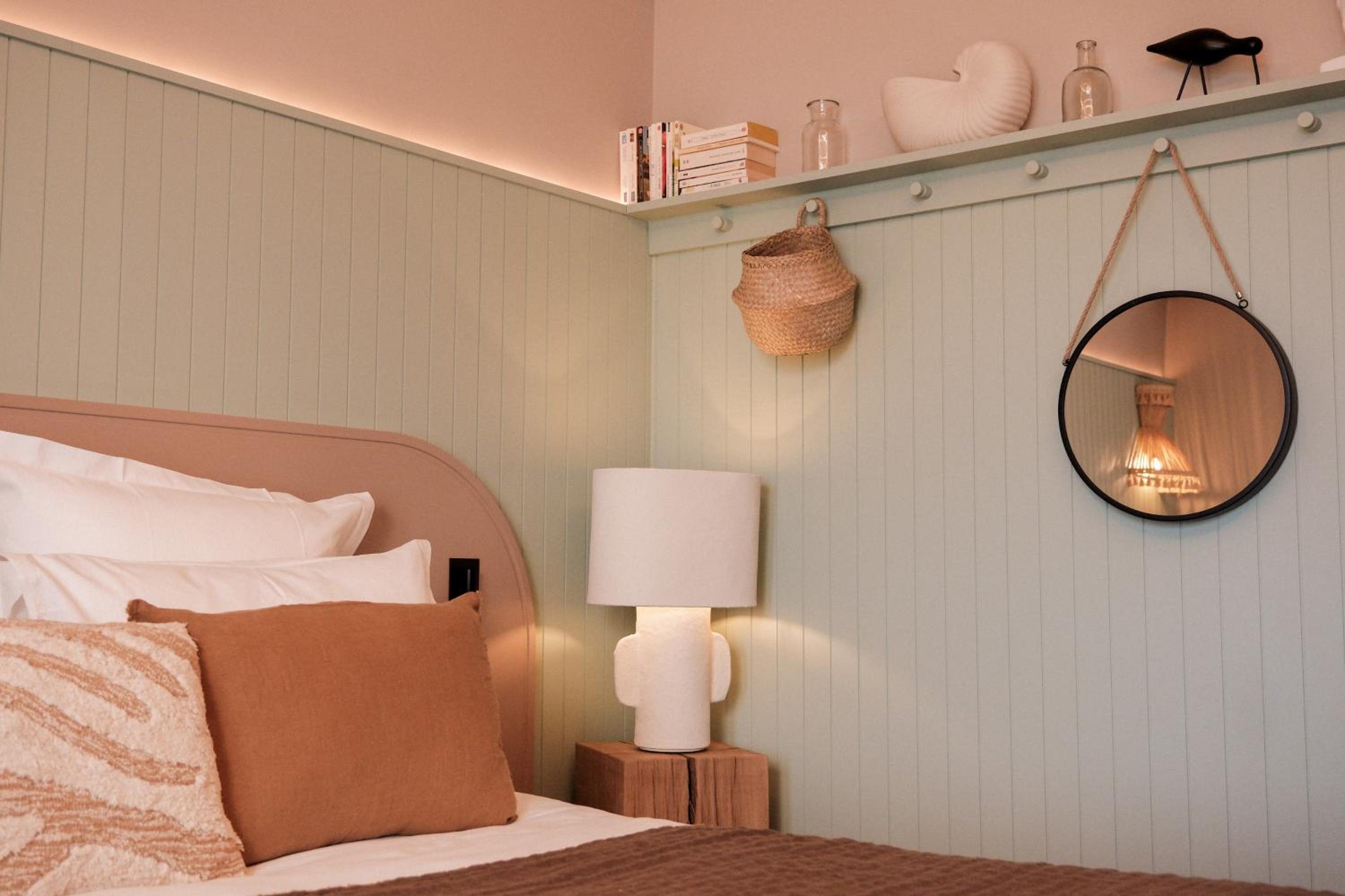 Classic Double Room with Side Sea View - Photo 8
