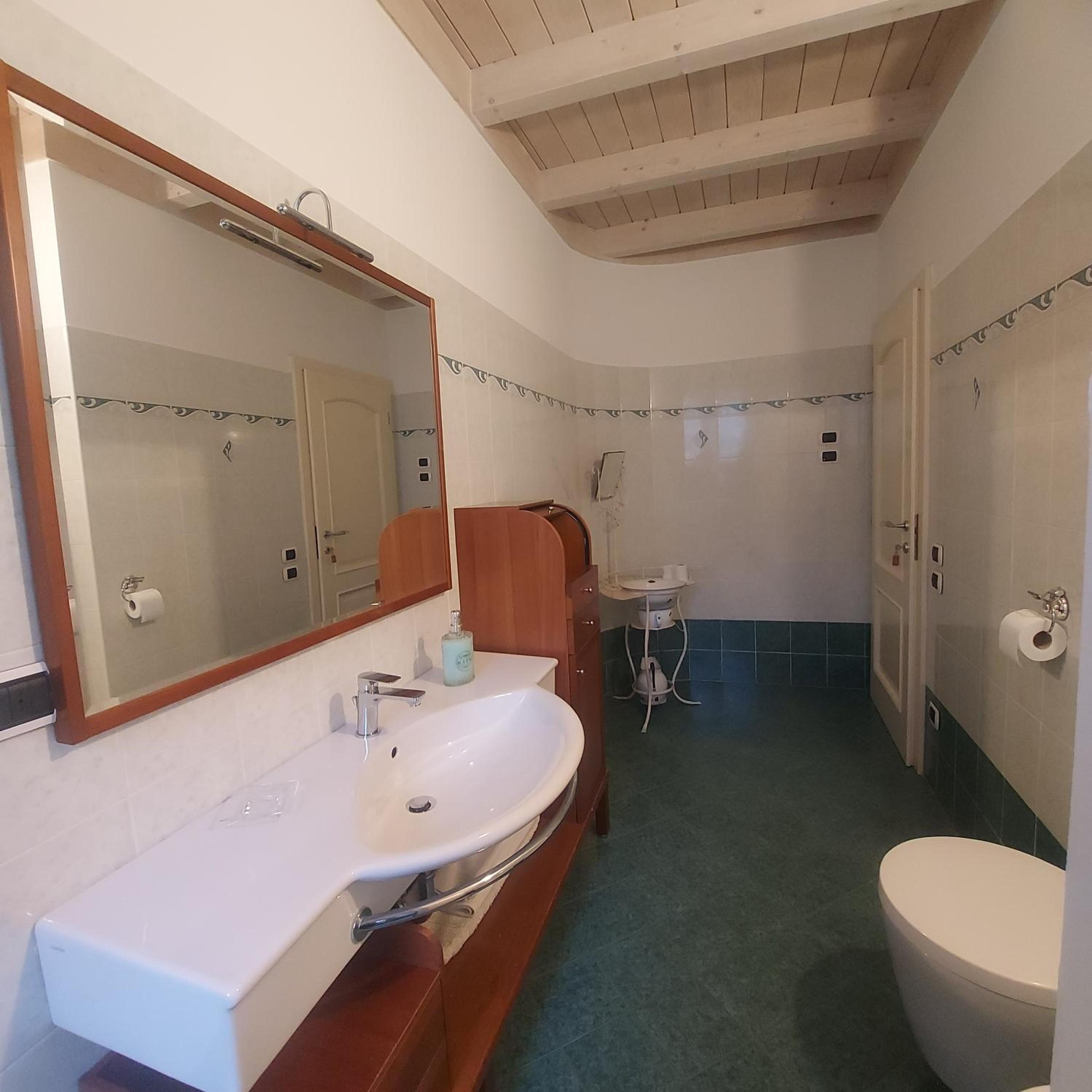 Twin Room with Shared Toilet photo 2