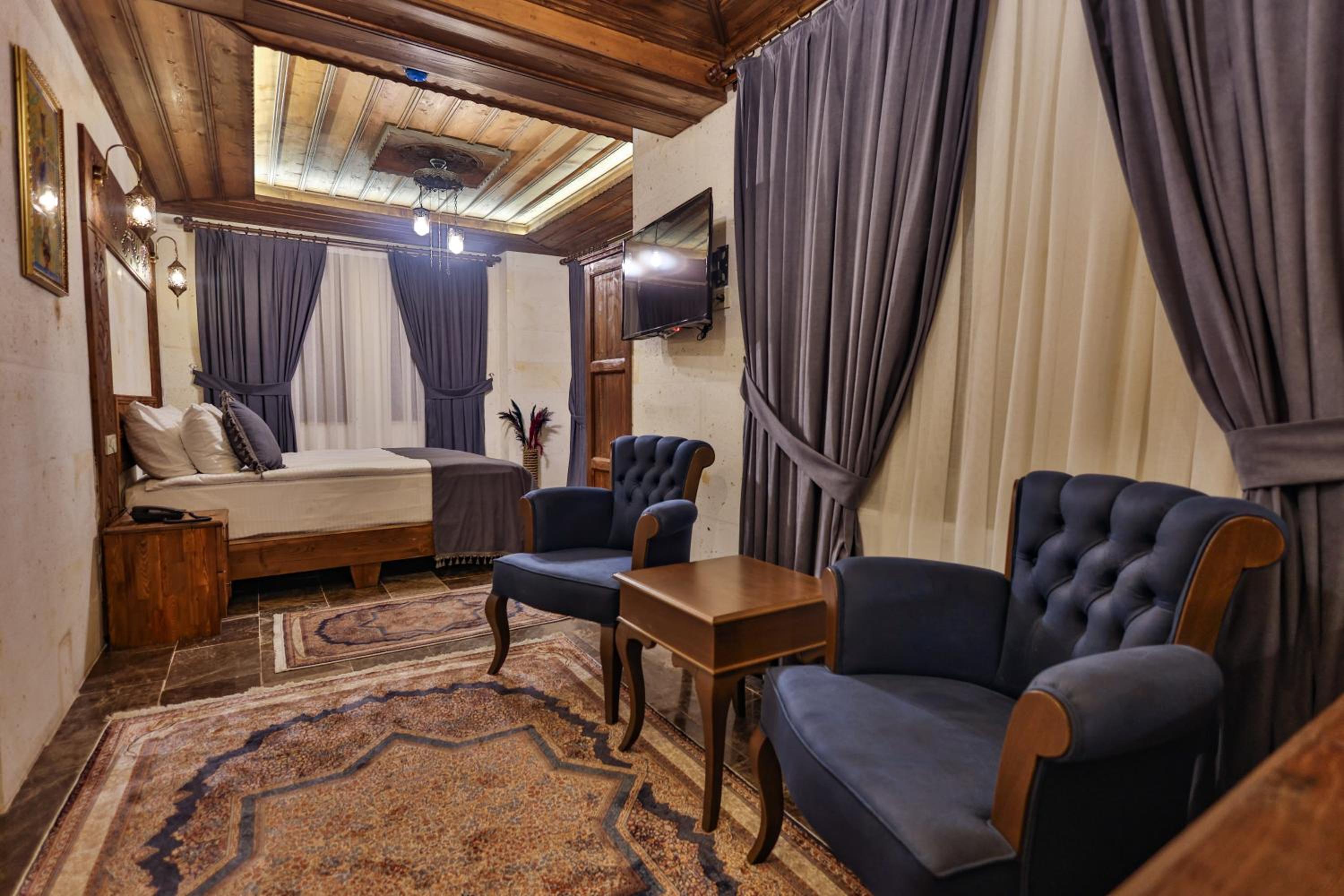 Deluxe Room - Photo 15