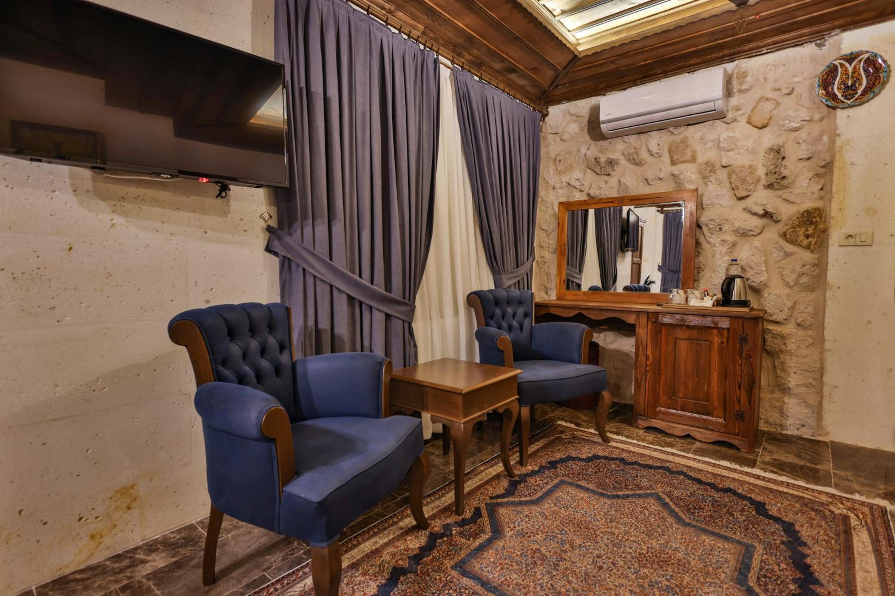 Deluxe Room - Photo 16