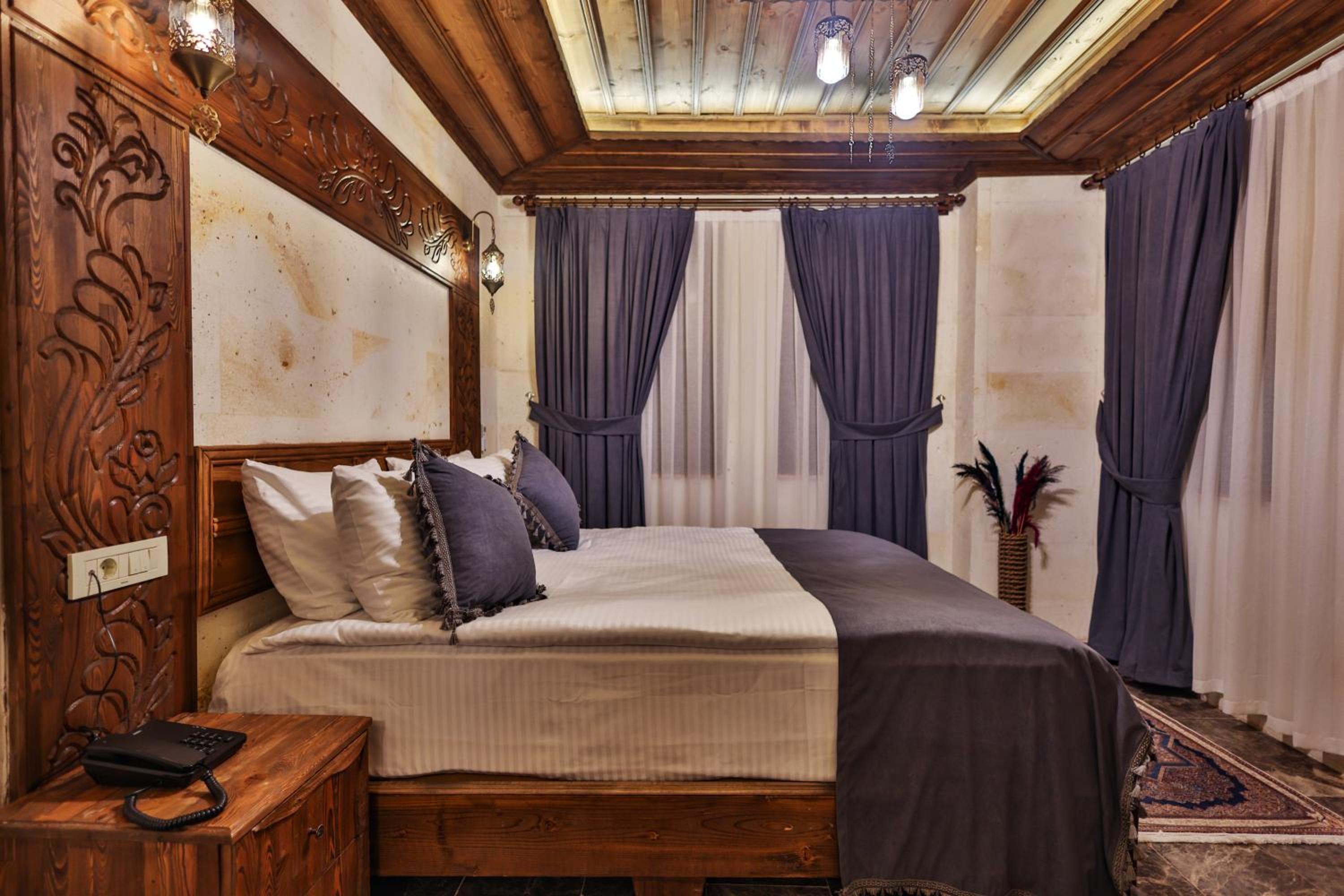 Deluxe Room - Photo 1