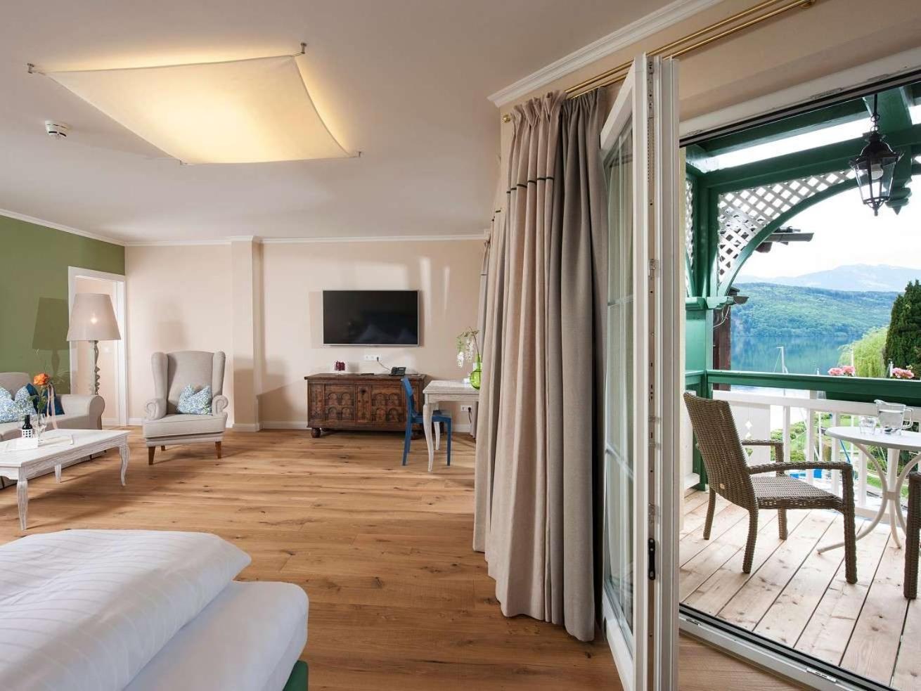 King Suite with Balcony photo 3