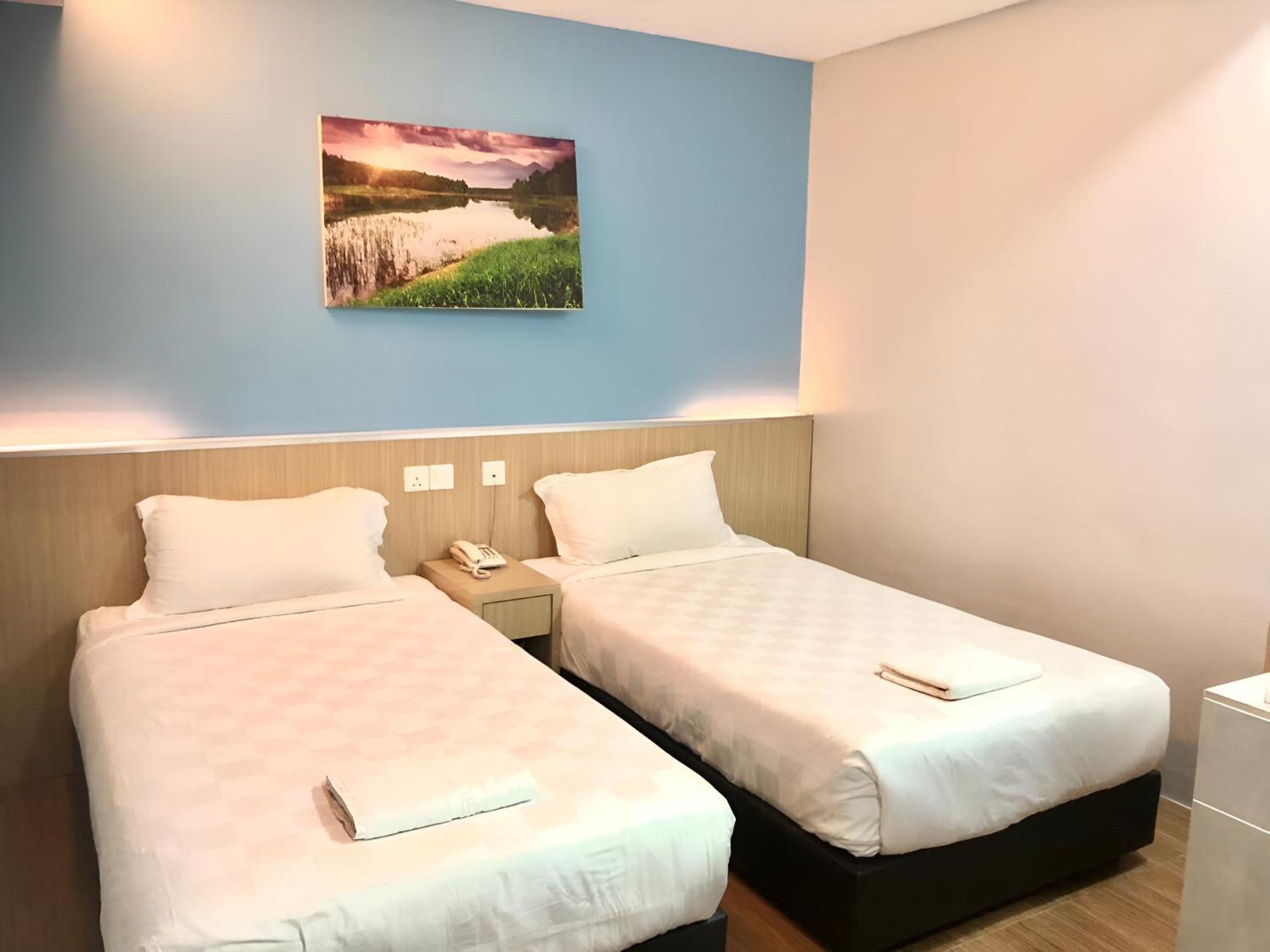 Standard Twin Room photo 2