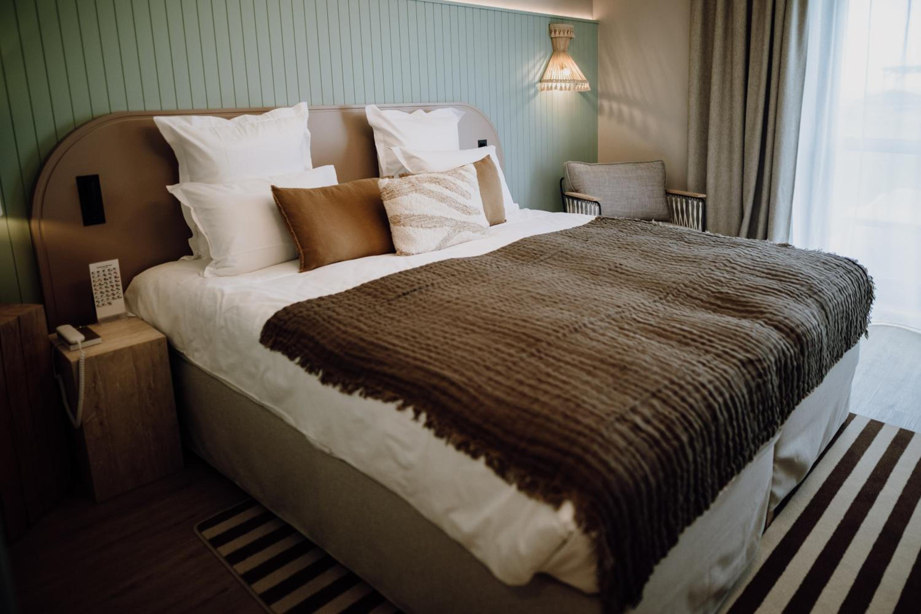 Deluxe Double Room with Sea View - Photo 5