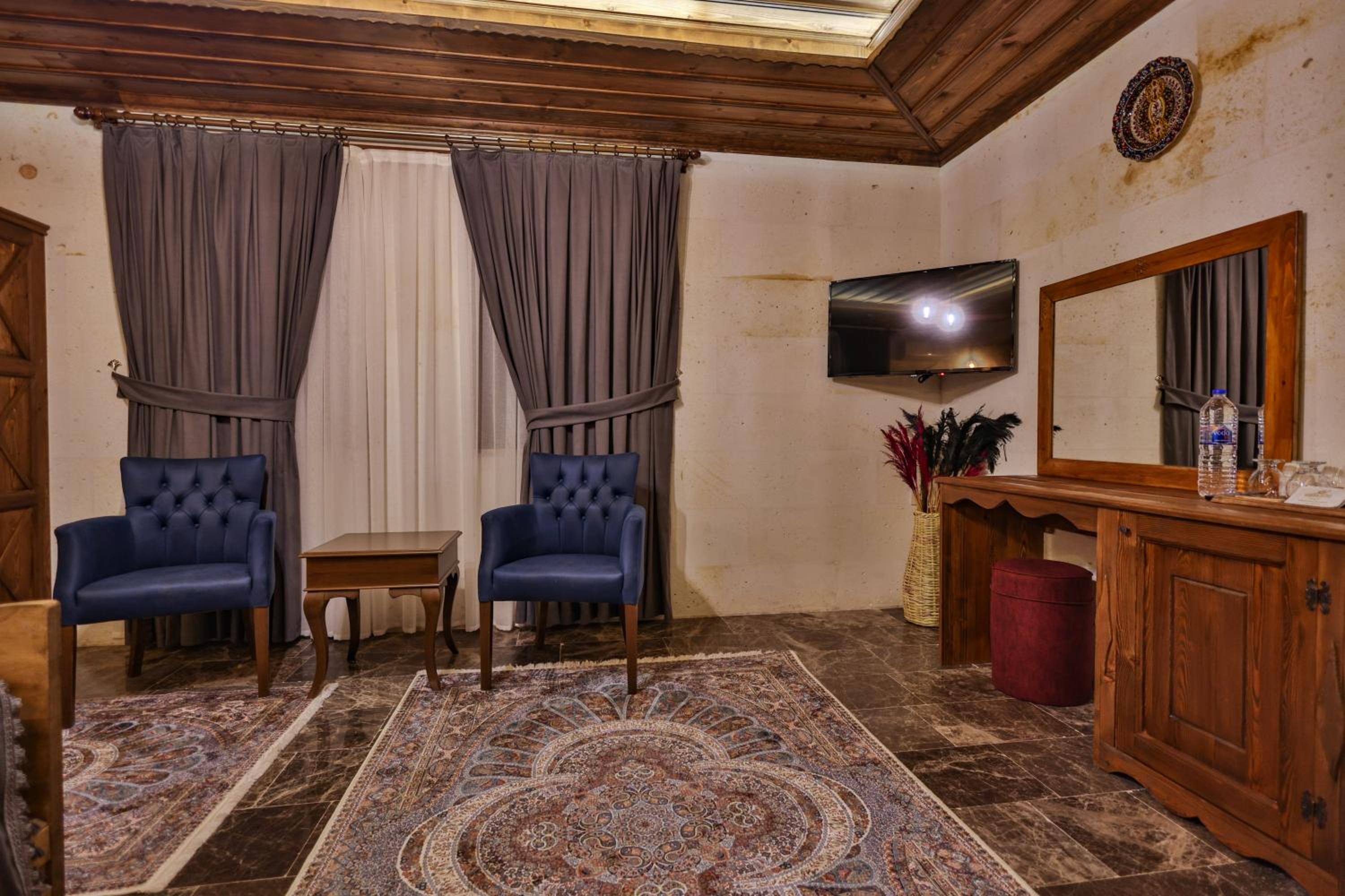 Deluxe Room - Photo 14