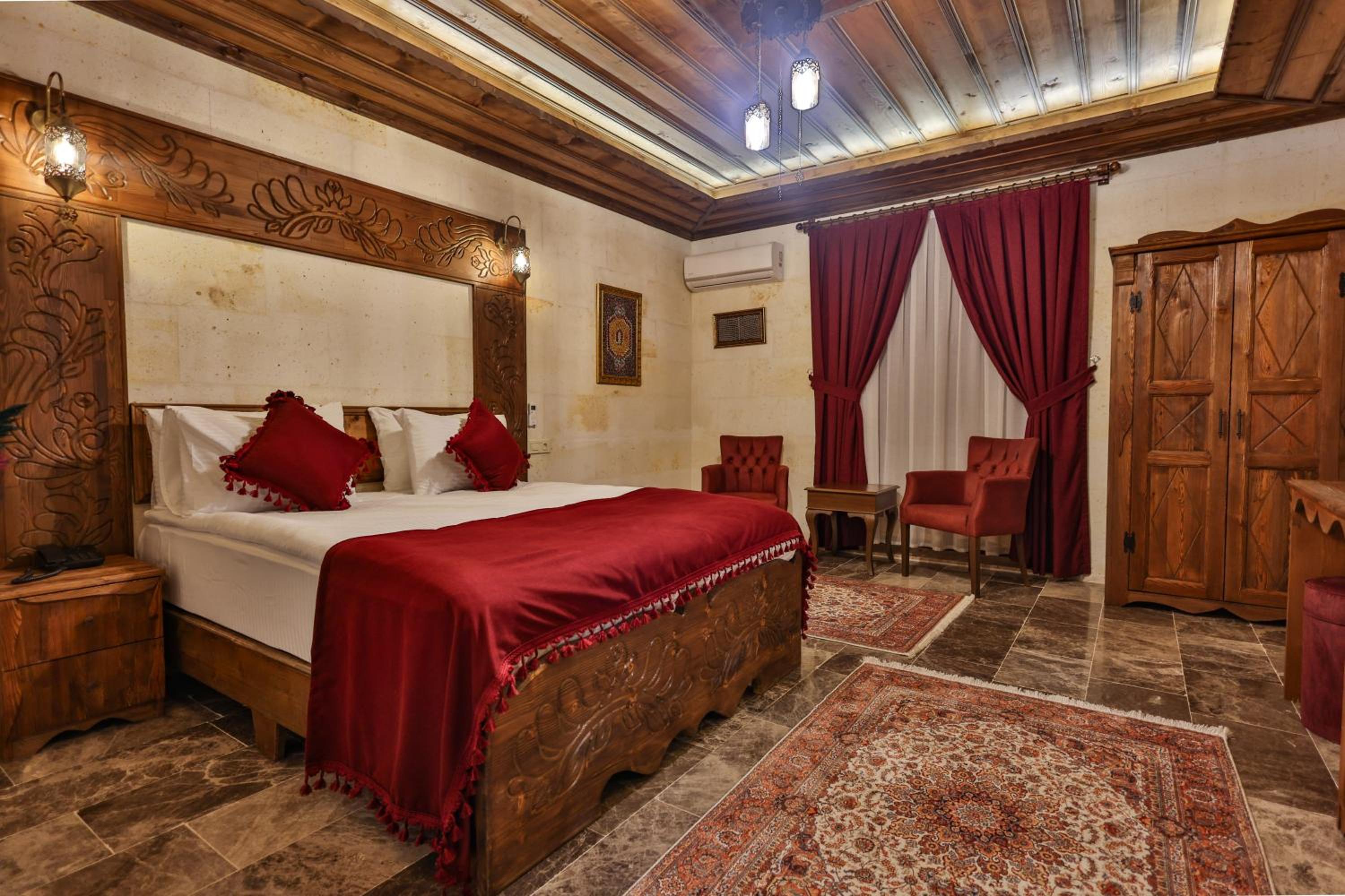Deluxe Room - Photo 13