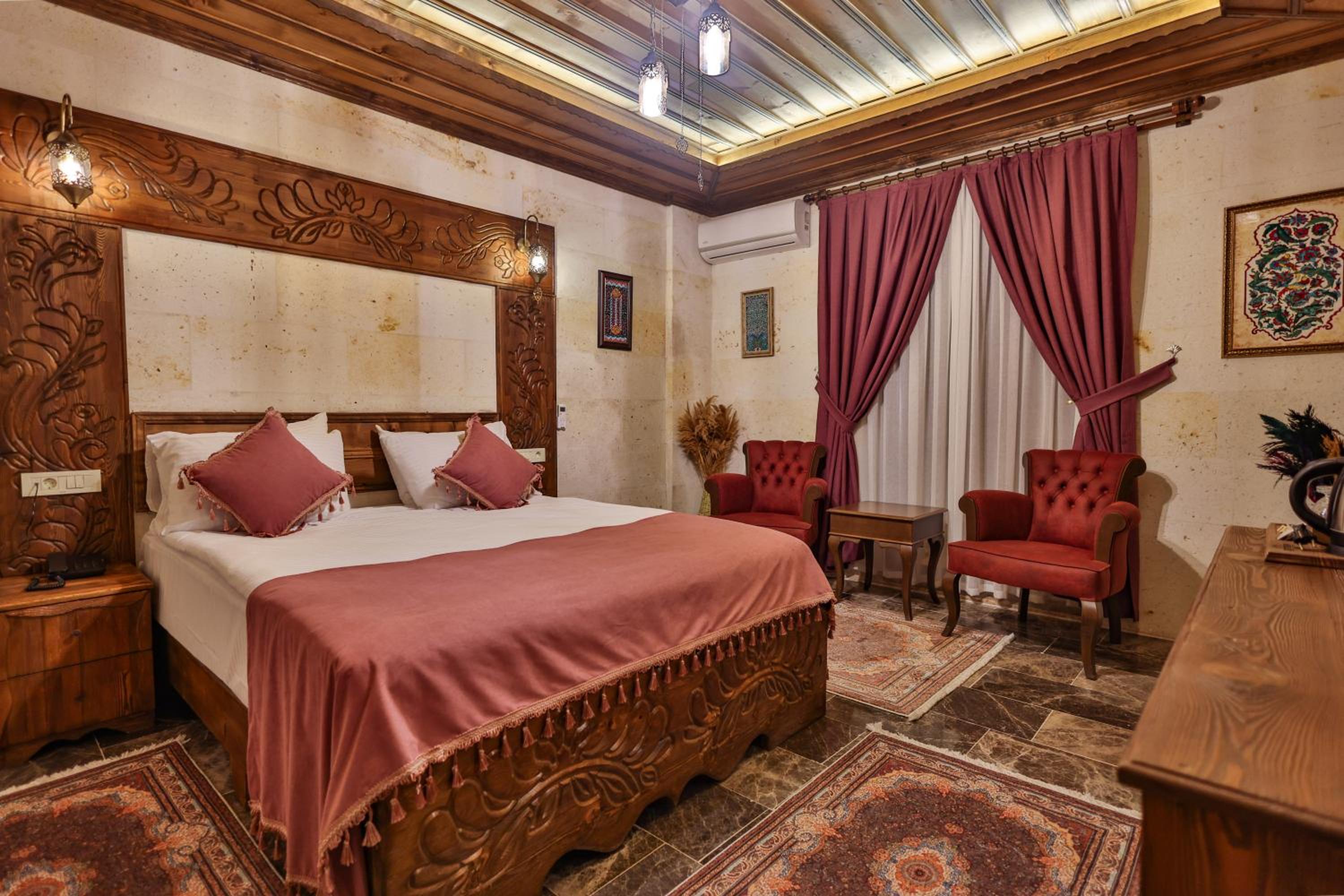 Deluxe Room - Photo 9