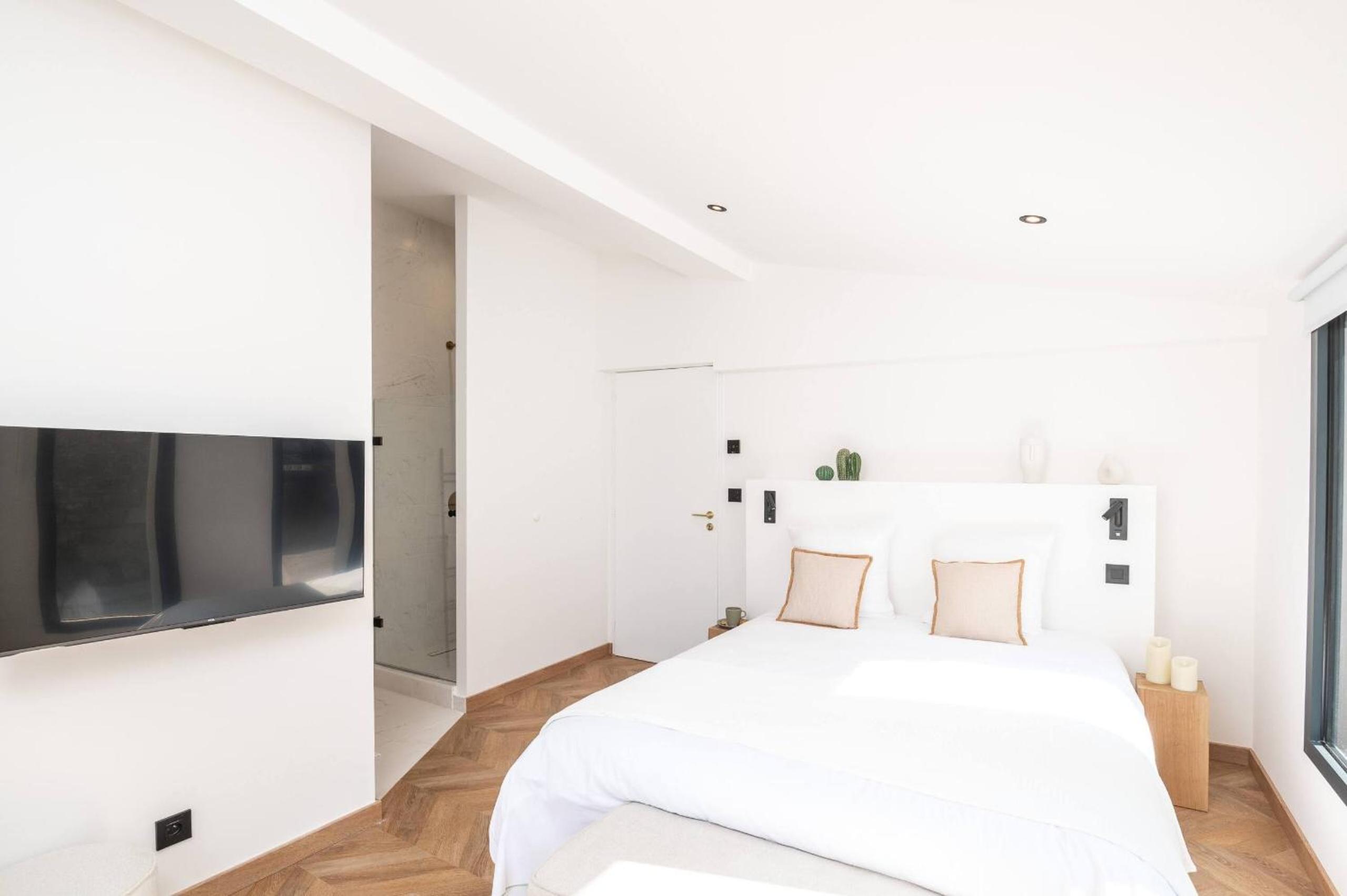 Deluxe Double Room with Shower photo 2