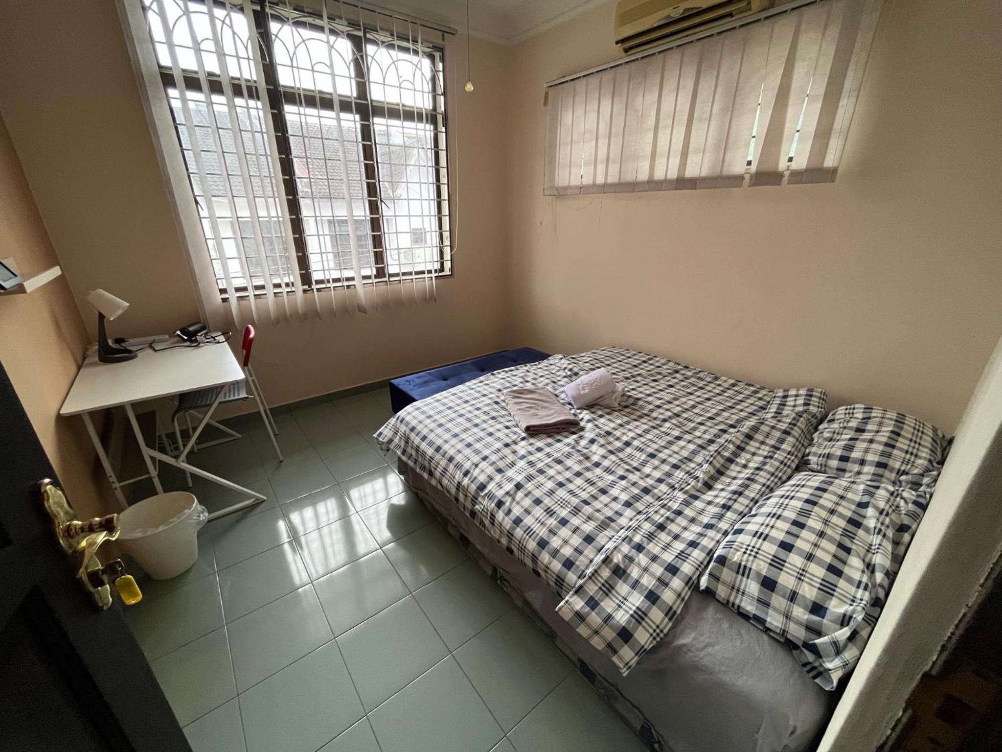 Double Room with Shared Bathroom photo 2