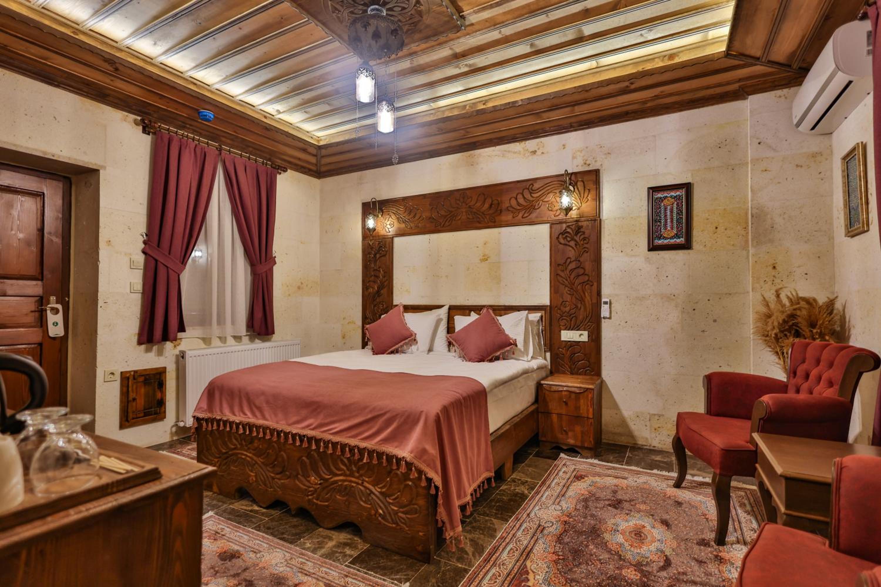 Deluxe Room - Photo 2