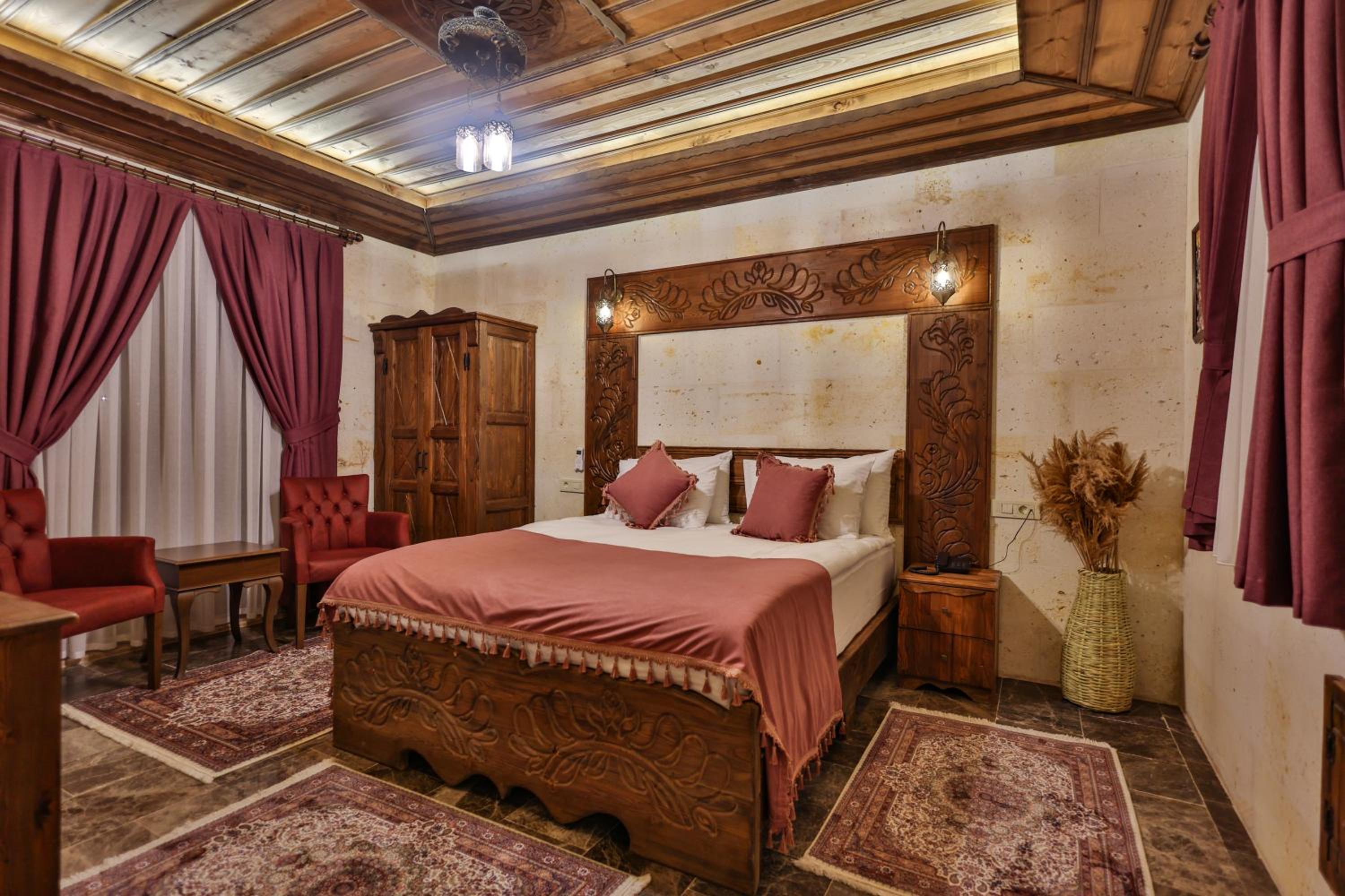 Deluxe Room - Photo 20