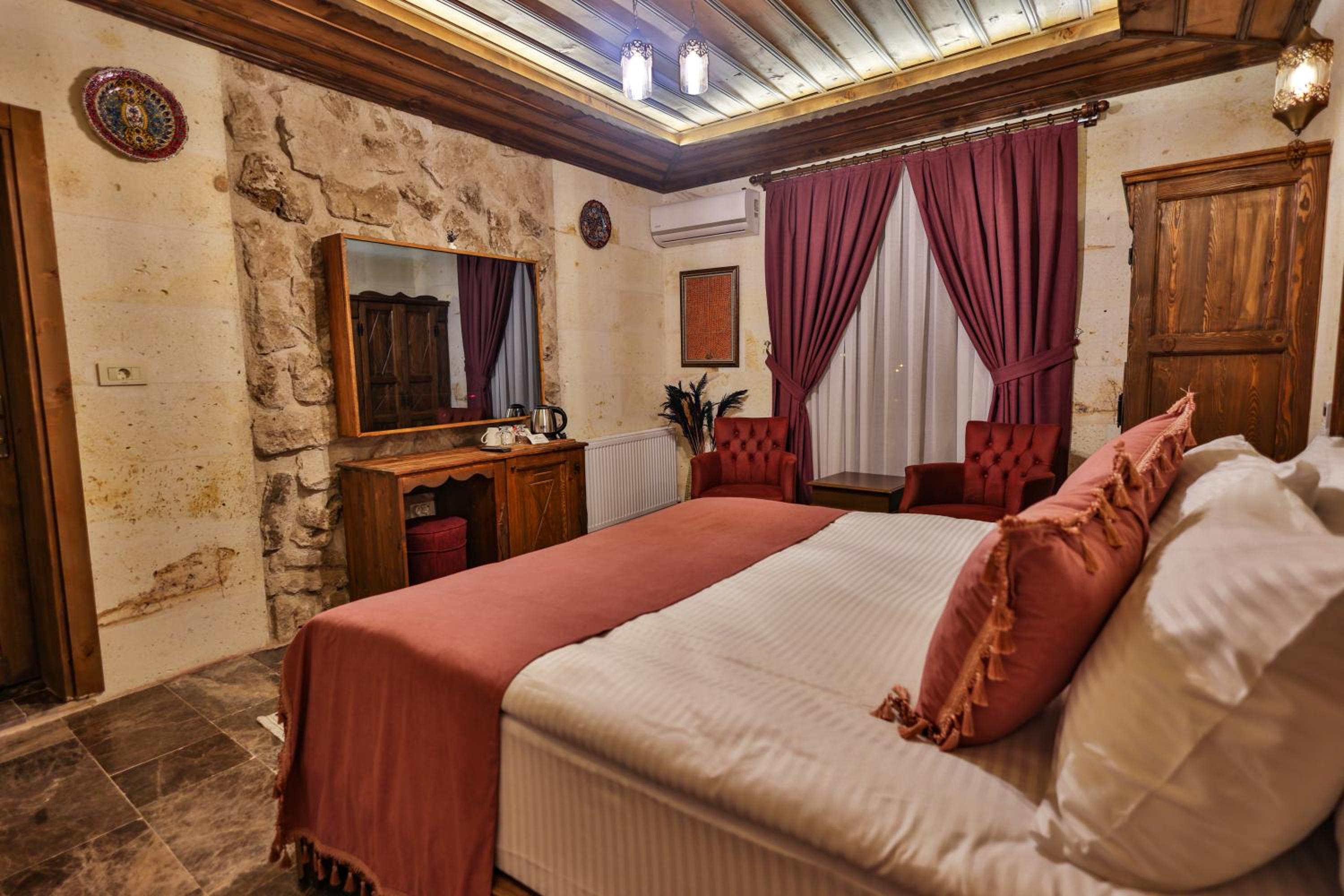 Deluxe Room - Photo 4