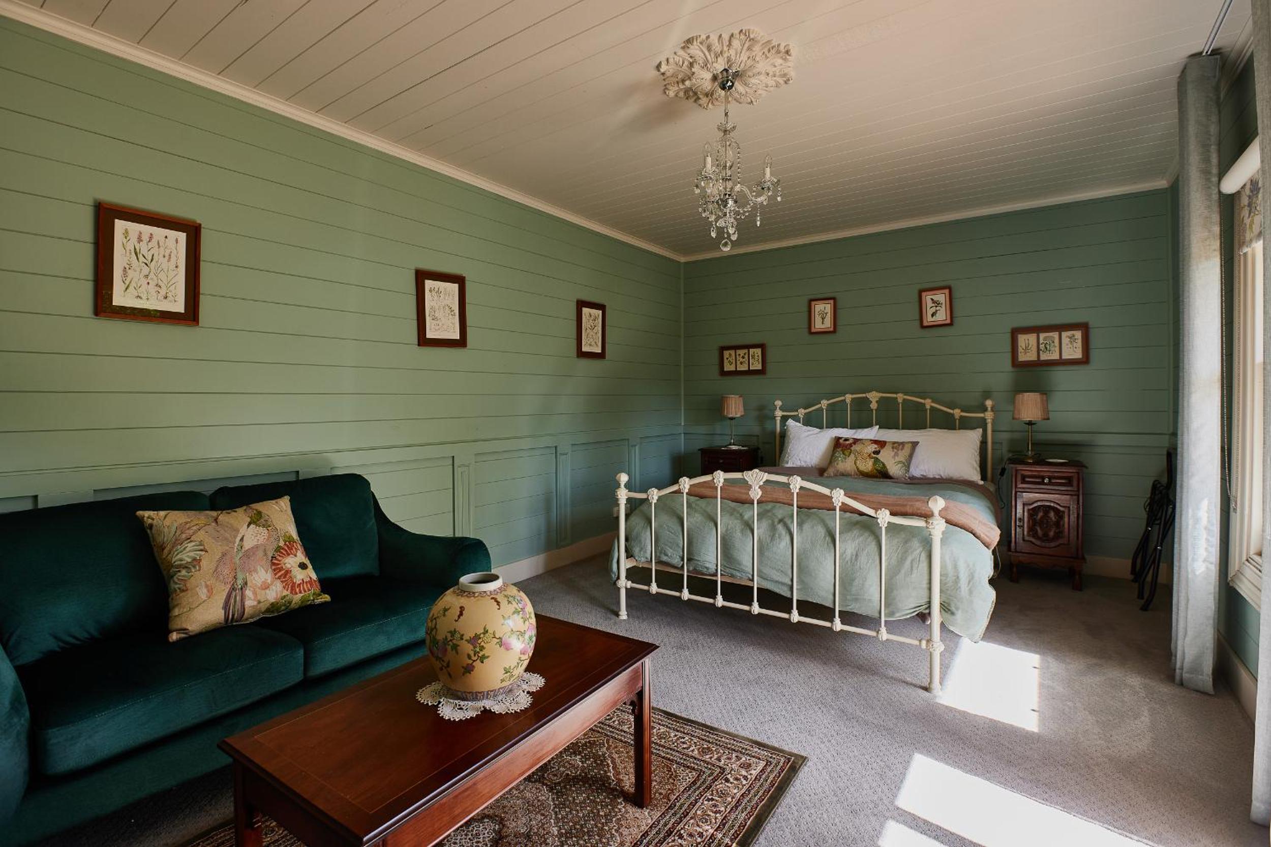 Queen Room with Garden View