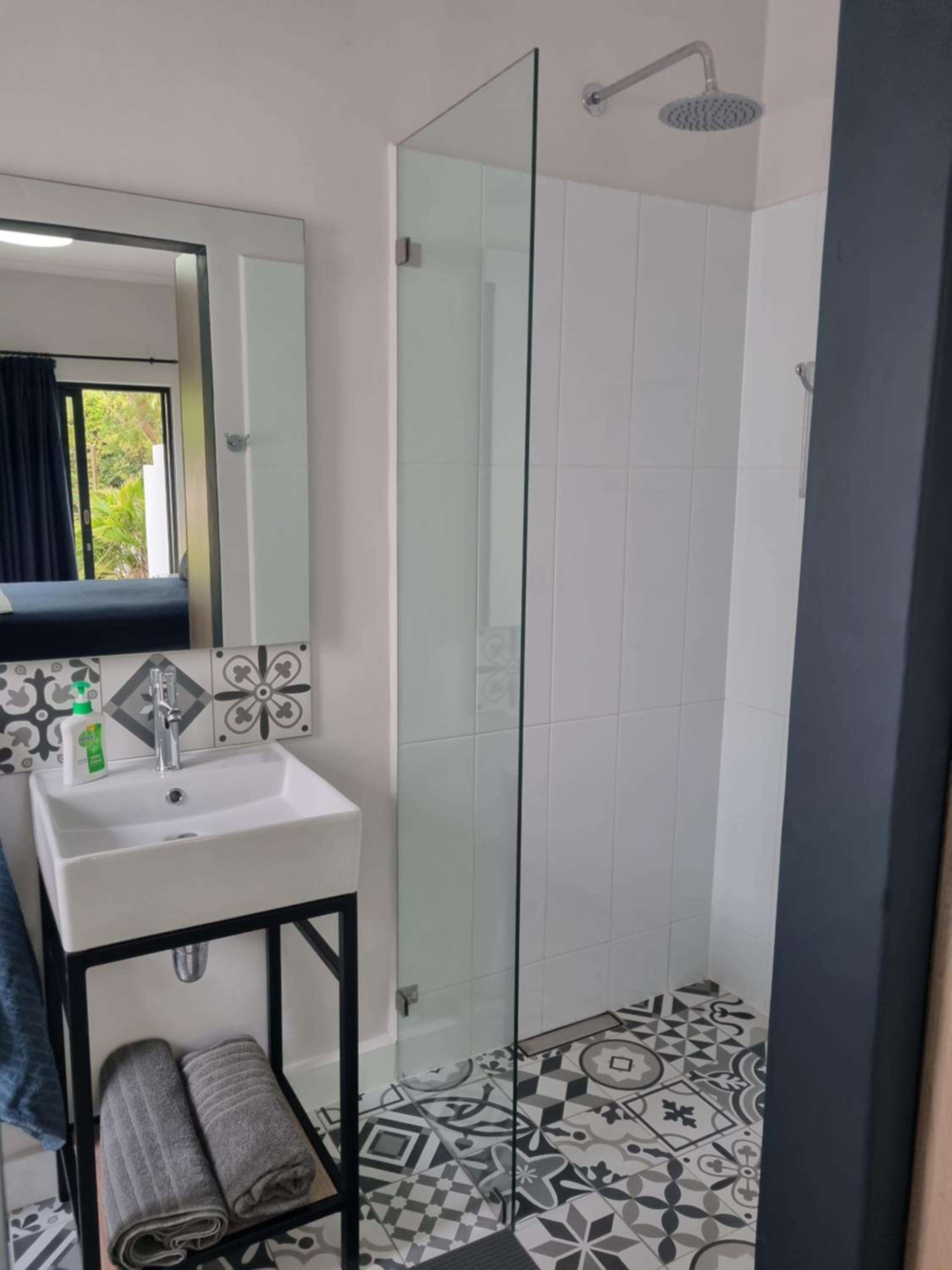 Double Room with Shower photo 3