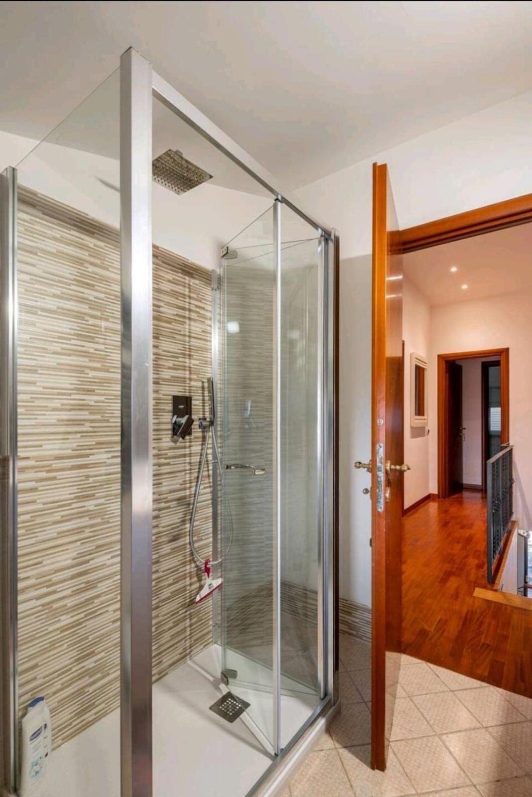 Double Room with Shared Bathroom photo 2