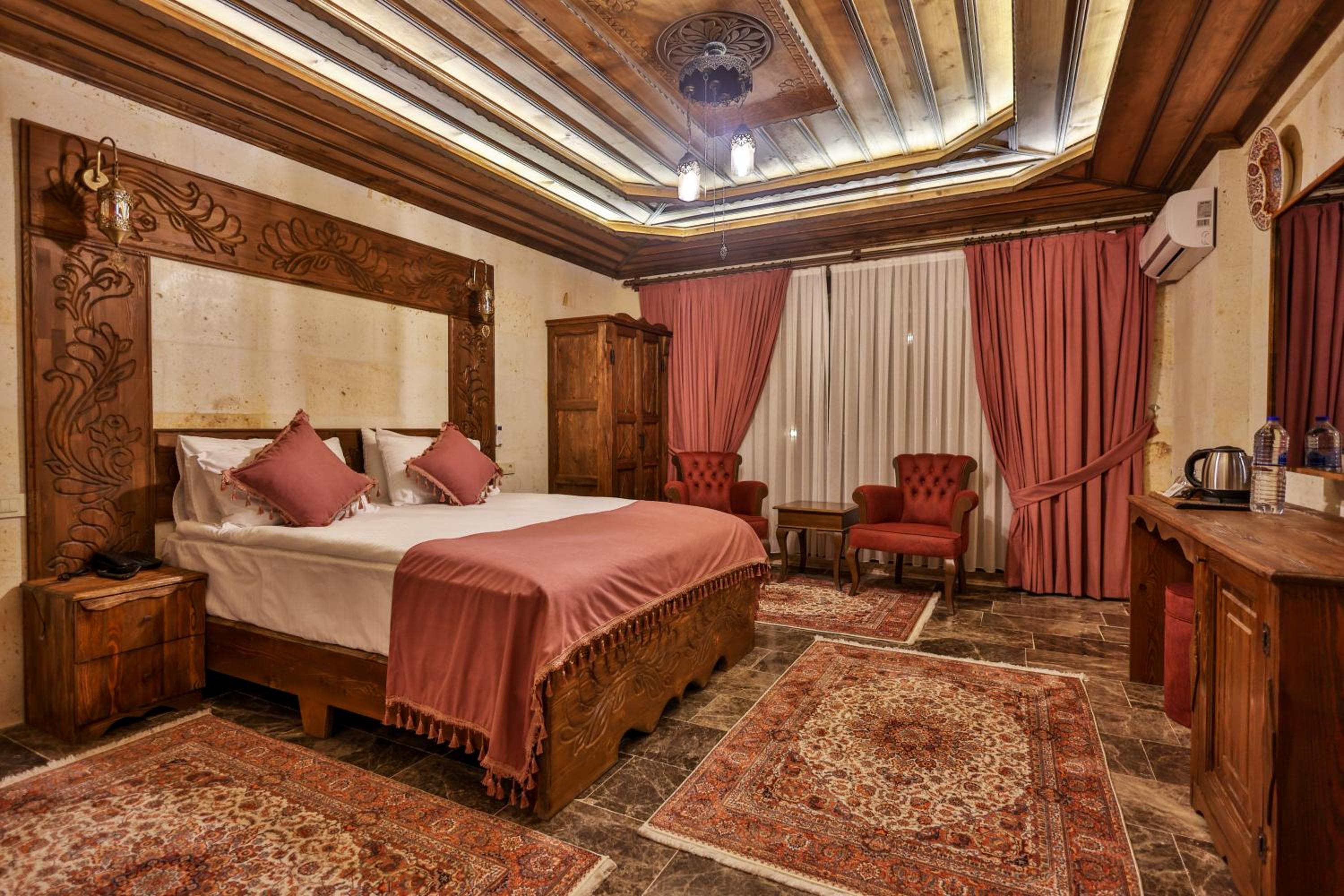 Deluxe Double Room with Private Garden Balcony - Photo 2