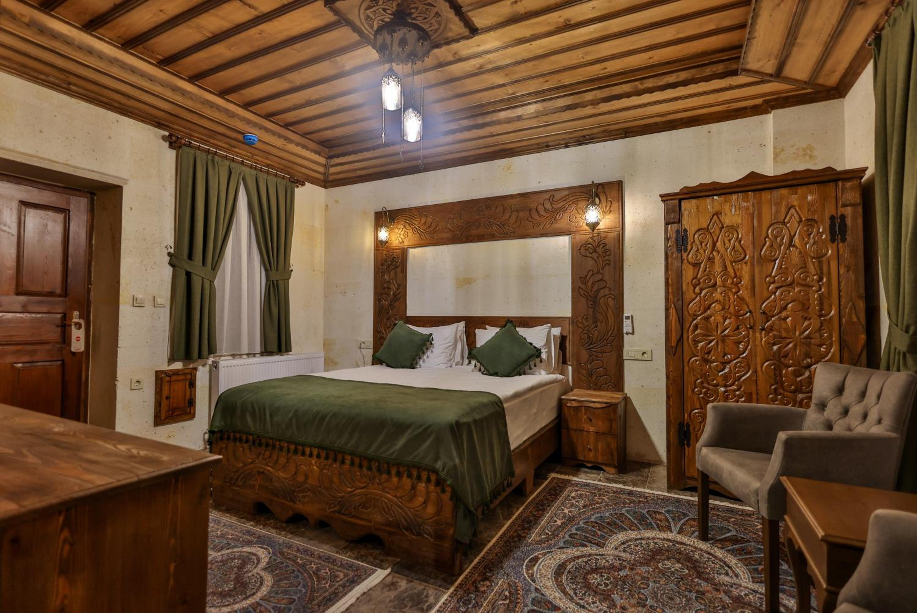 Deluxe Double Room with Private Garden Balcony - Photo 4