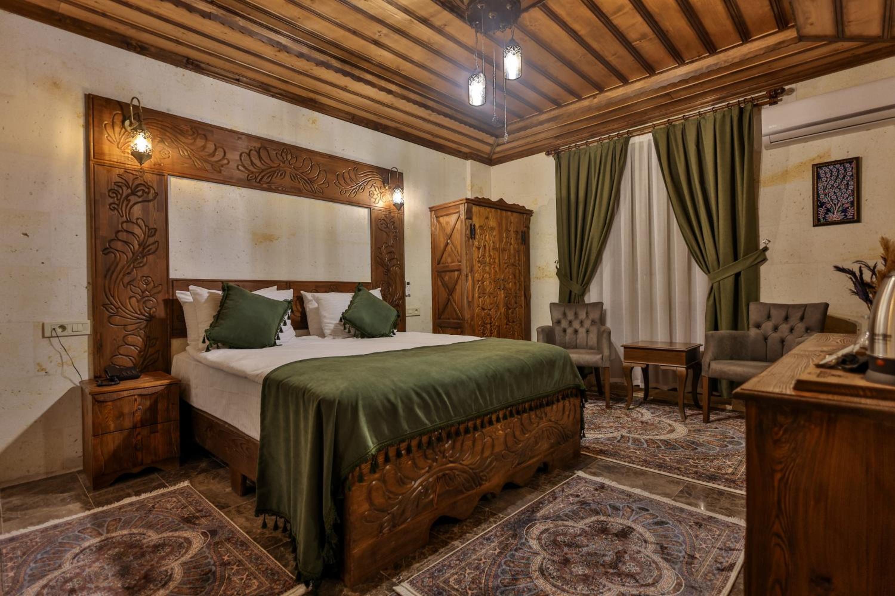 Deluxe Double Room with Private Garden Balcony - Photo 5