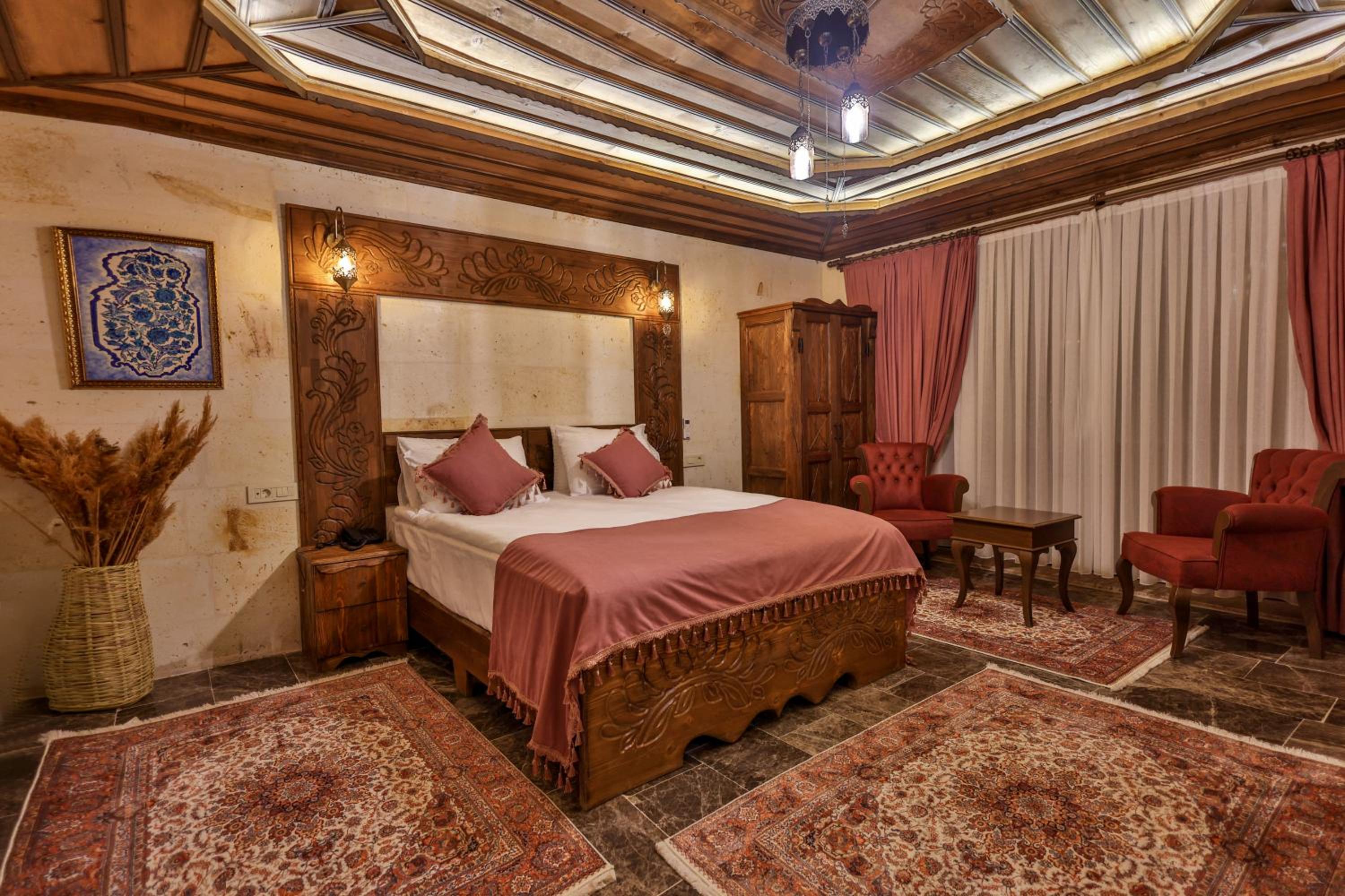 Deluxe Double Room with Private Garden Balcony - Photo 9