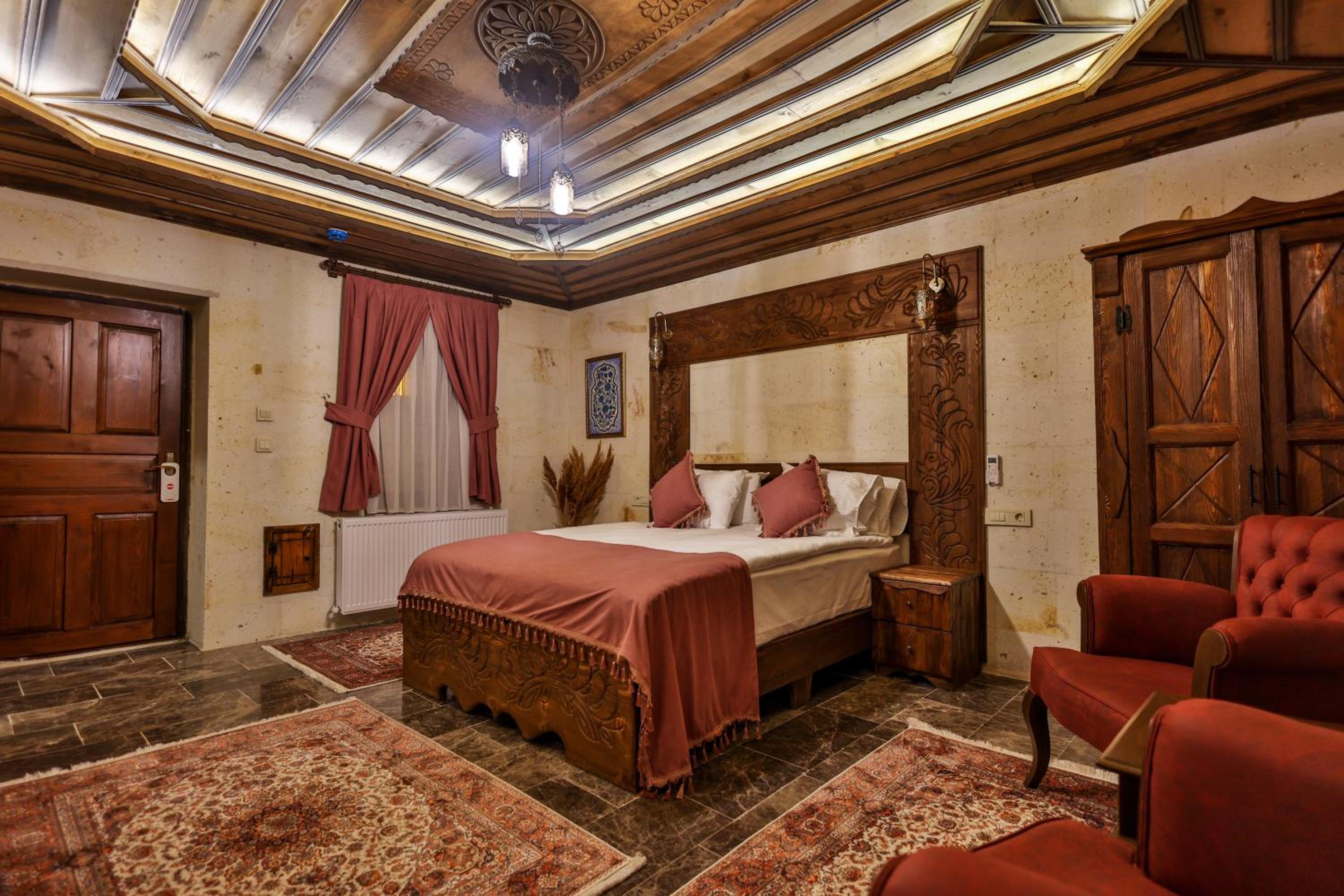 Deluxe Double Room with Private Garden Balcony - Photo 12