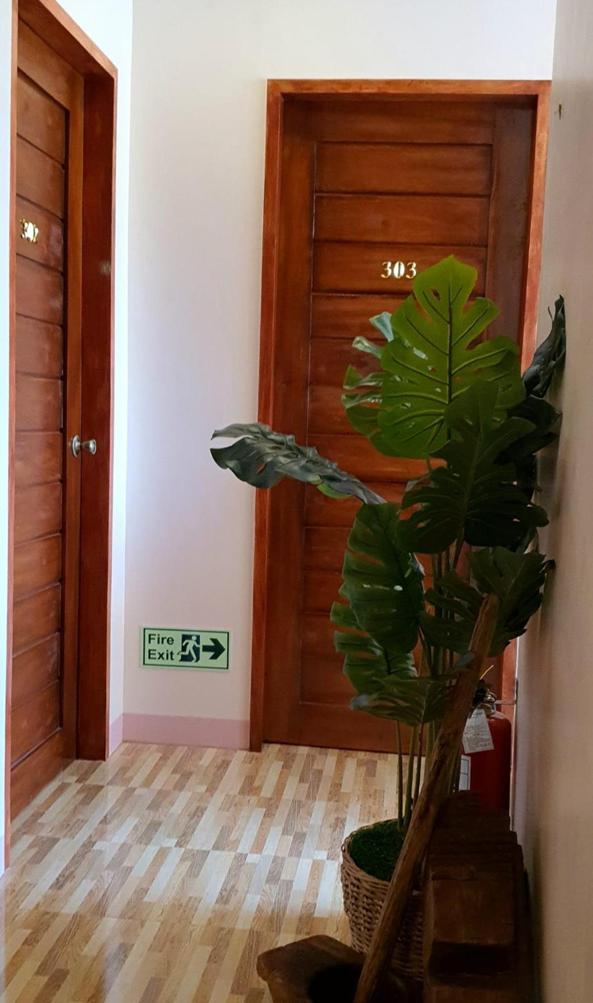 Queen Room - Photo 9