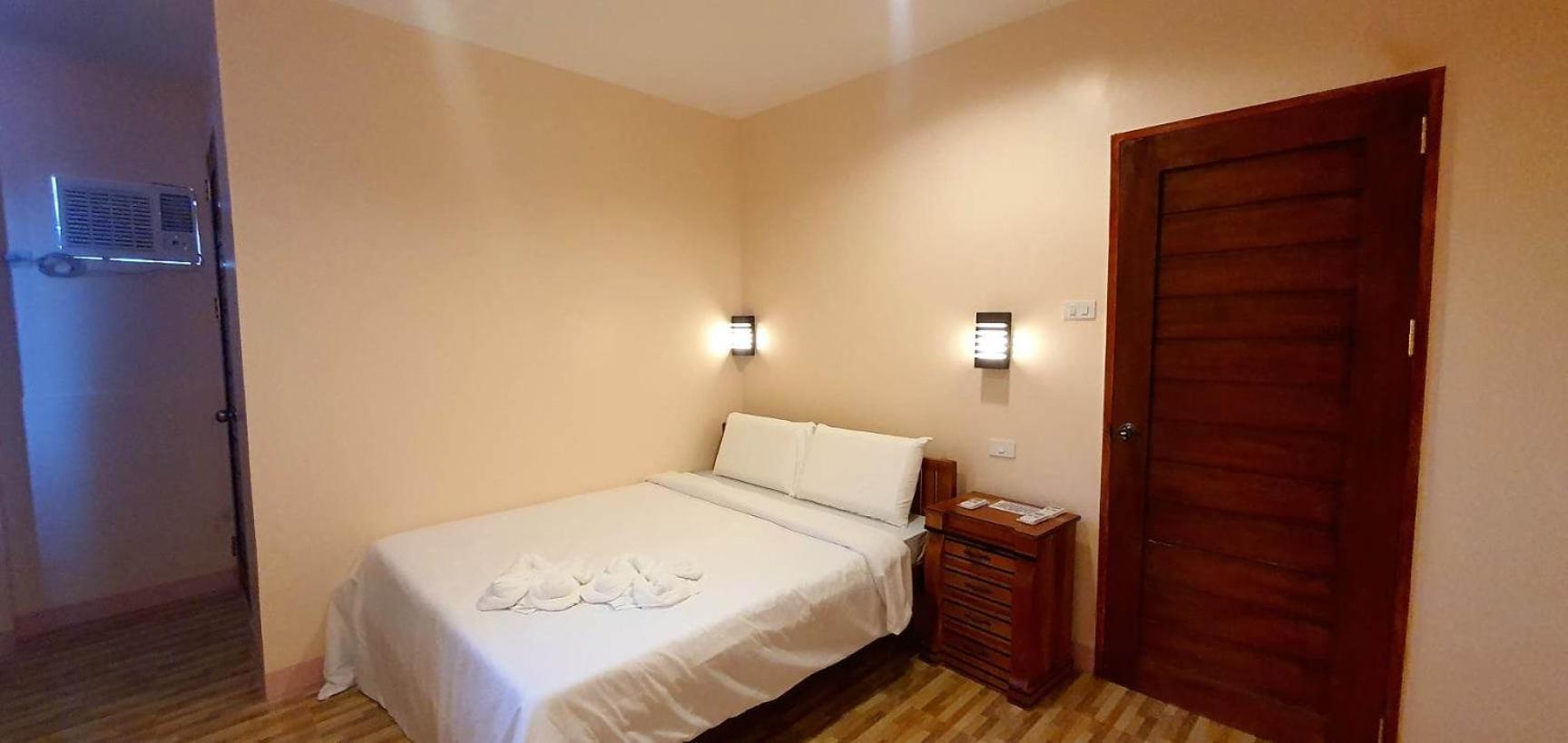 Quadruple Room with Private Bathroom - Photo 6