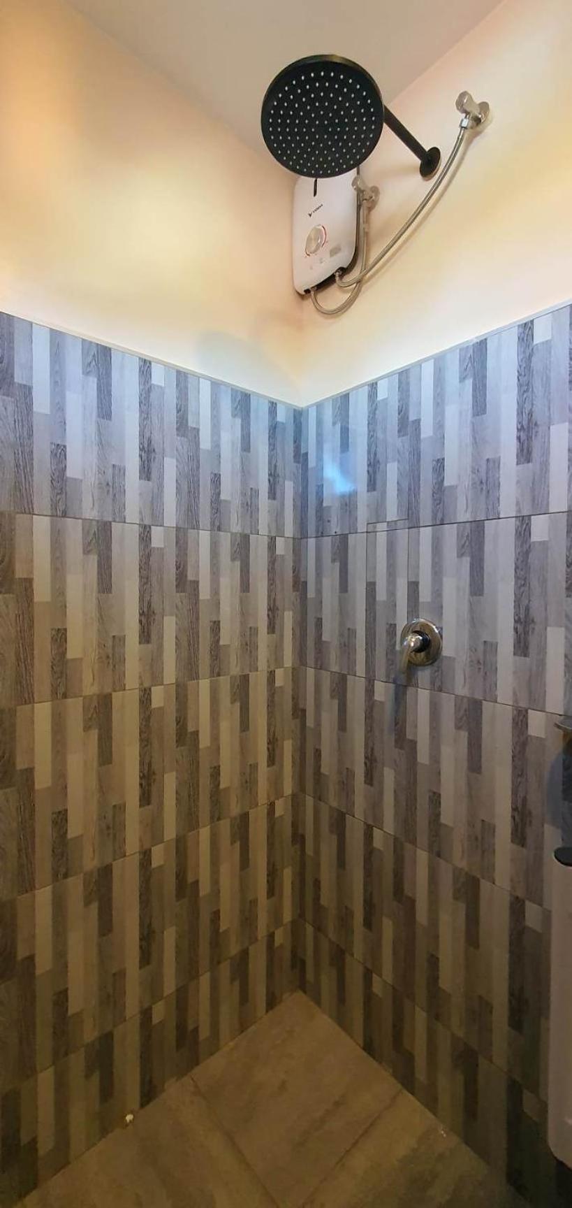 Quadruple Room with Private Bathroom - Photo 5