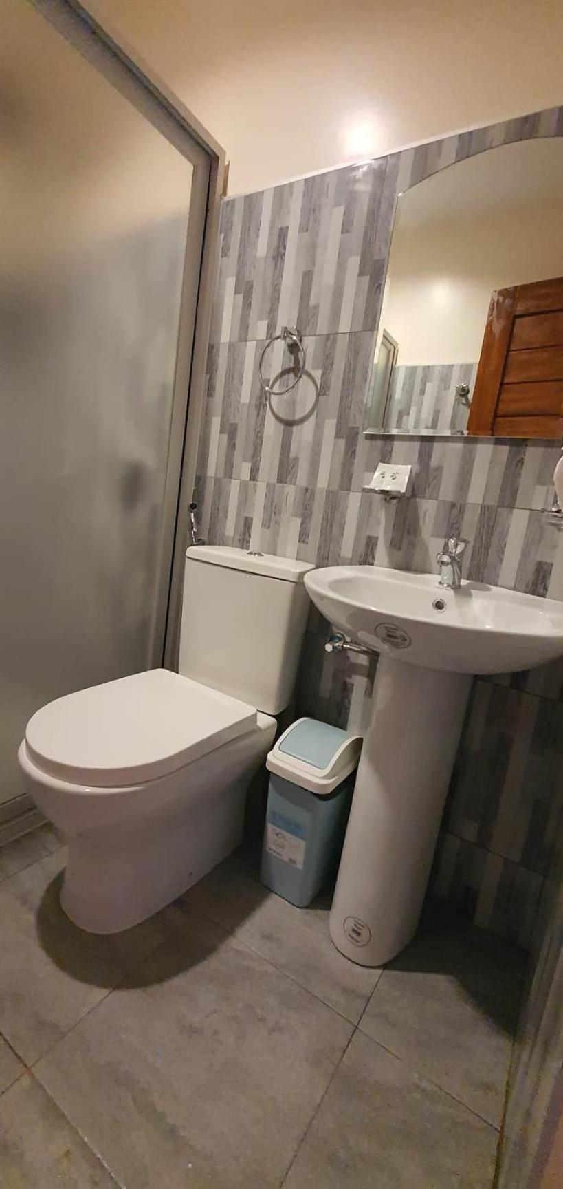 Quadruple Room with Private Bathroom - Photo 16