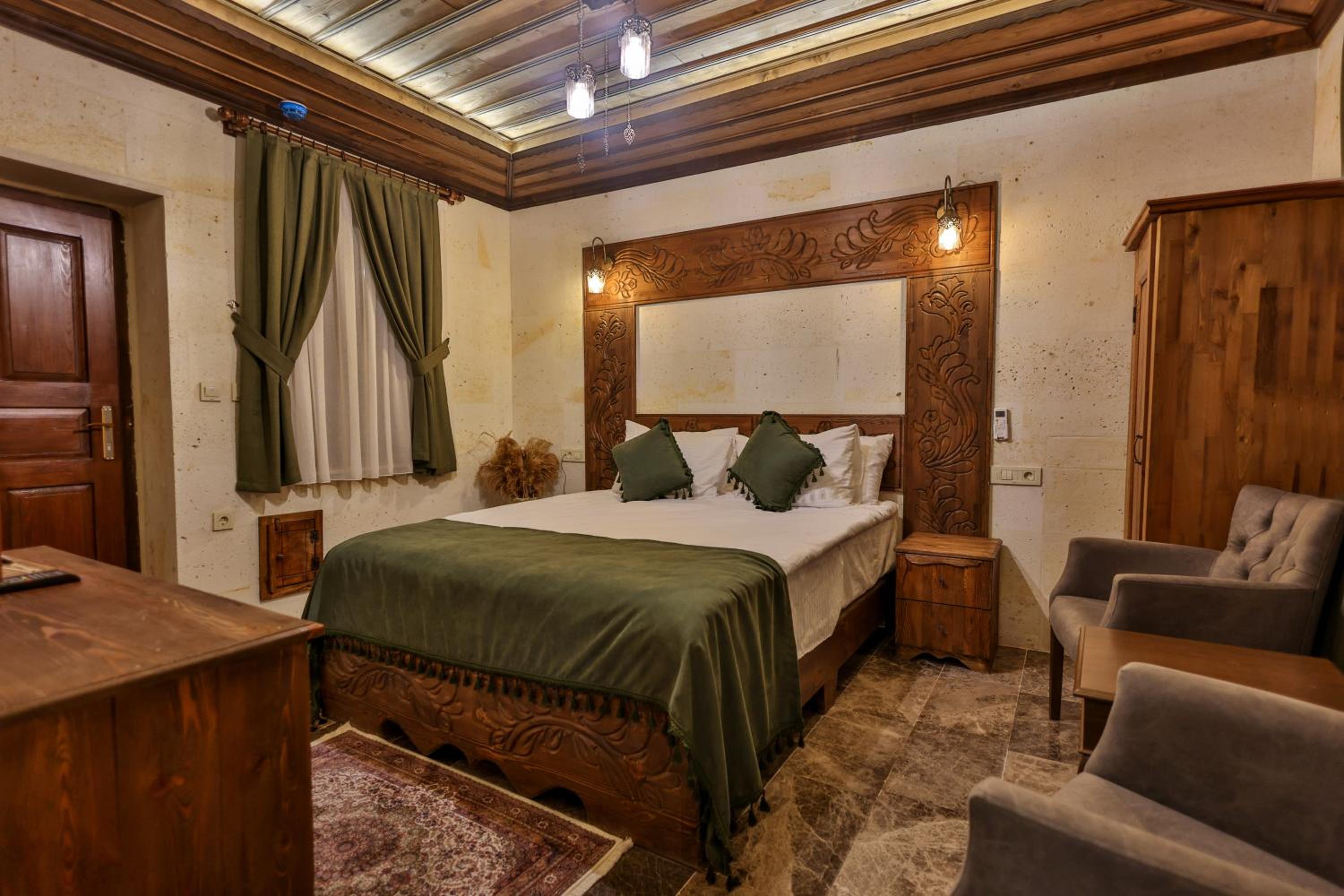 Standard Double Room - Photo 16