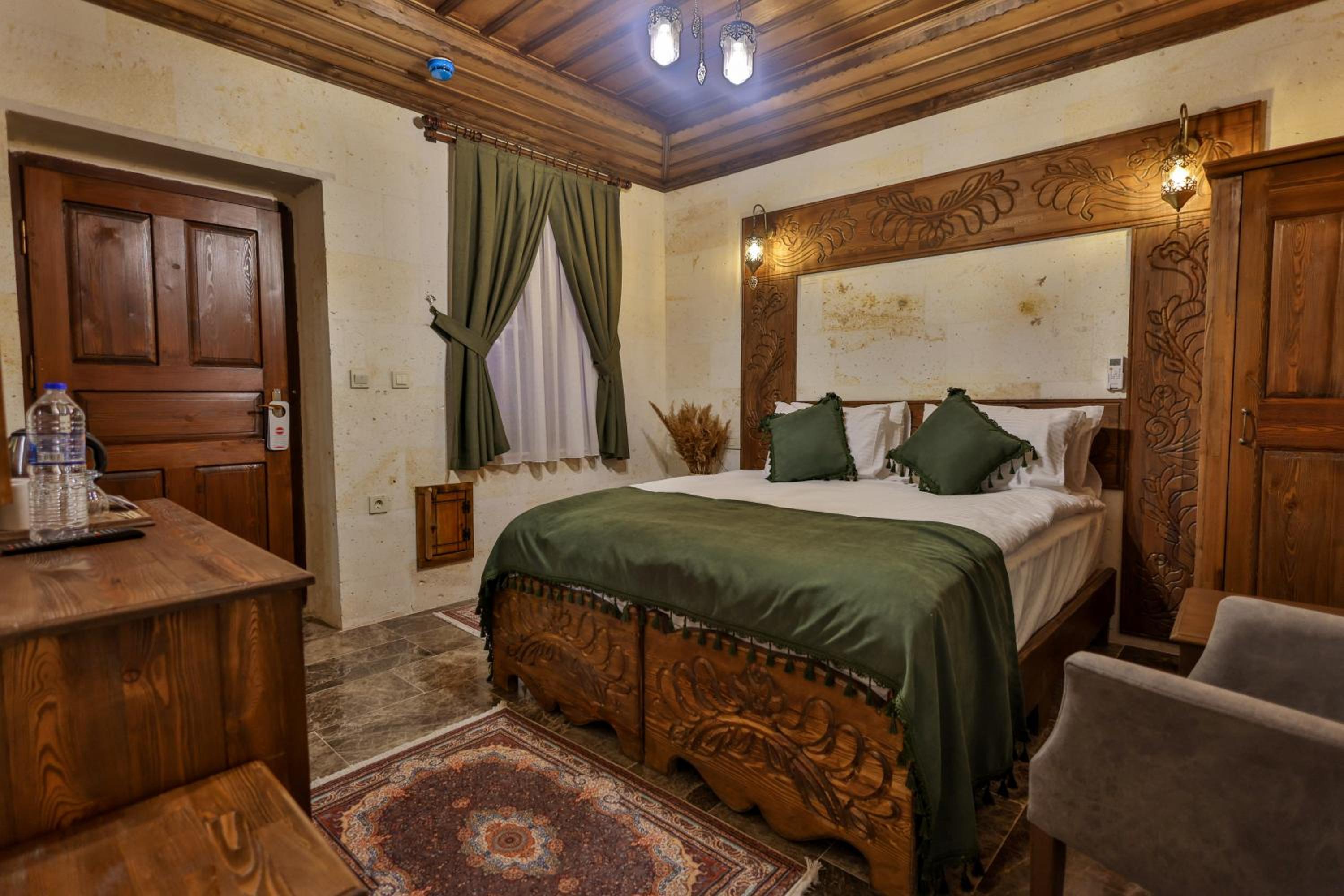 Standard Double Room - Photo 8