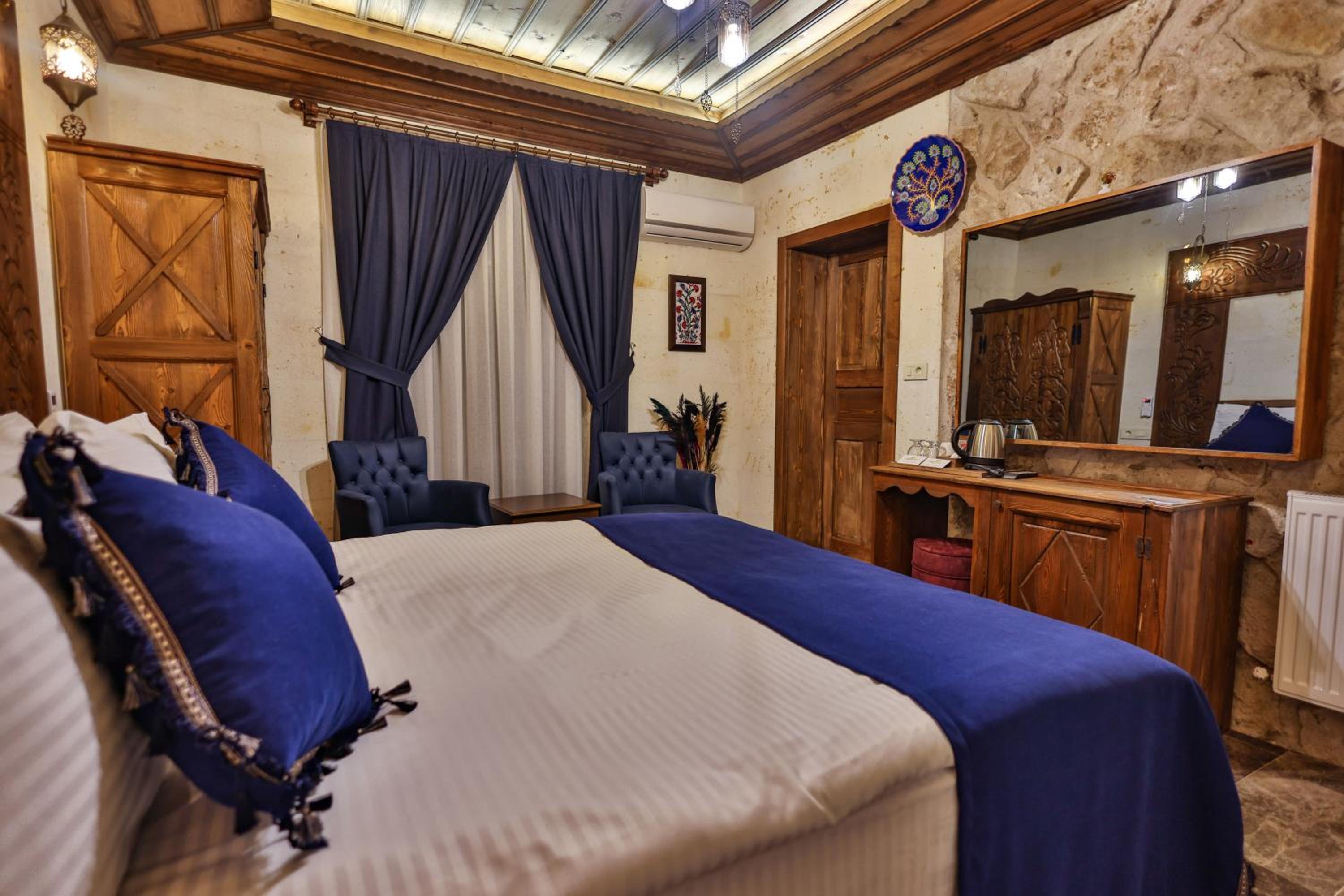 Standard Double Room - Photo 13