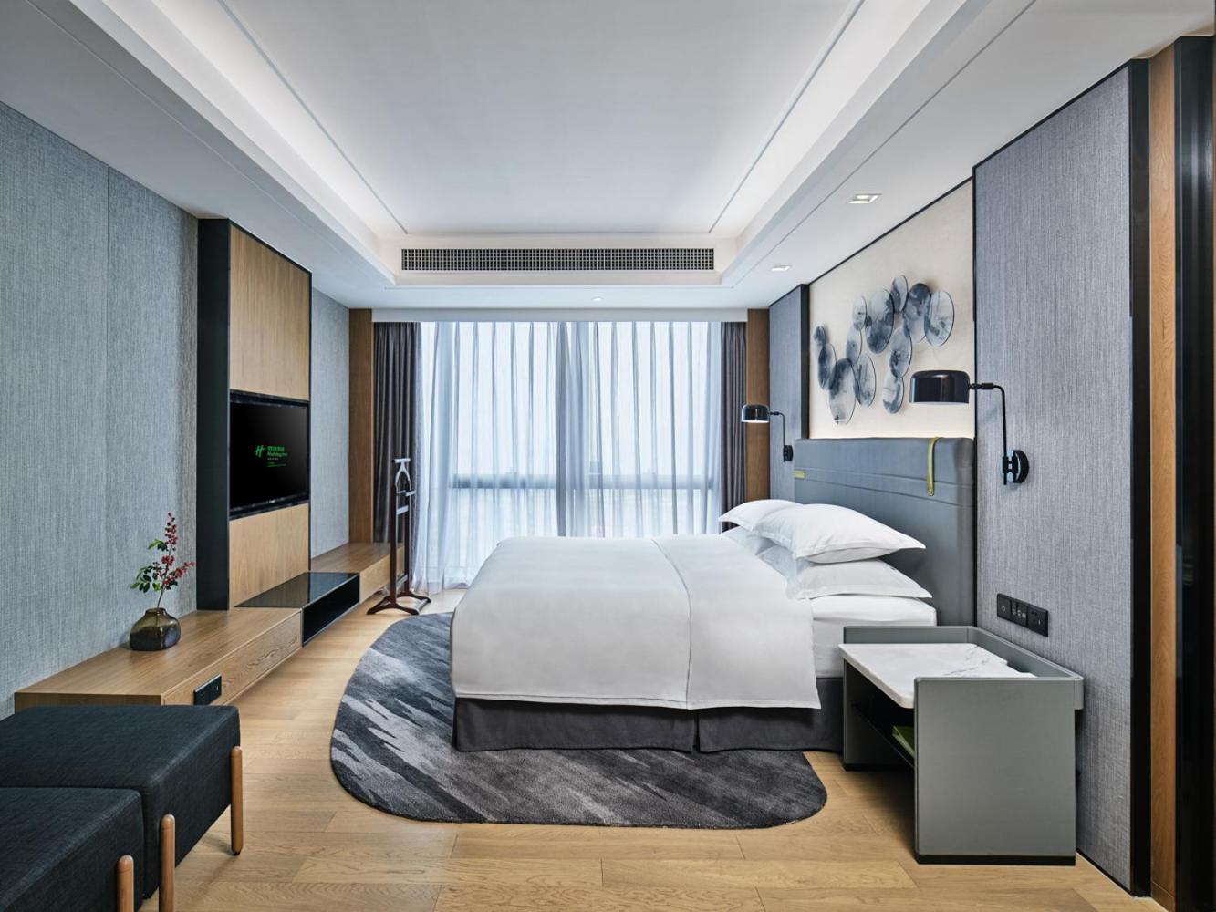 1 King One-Bedroom Suite - Photo 2