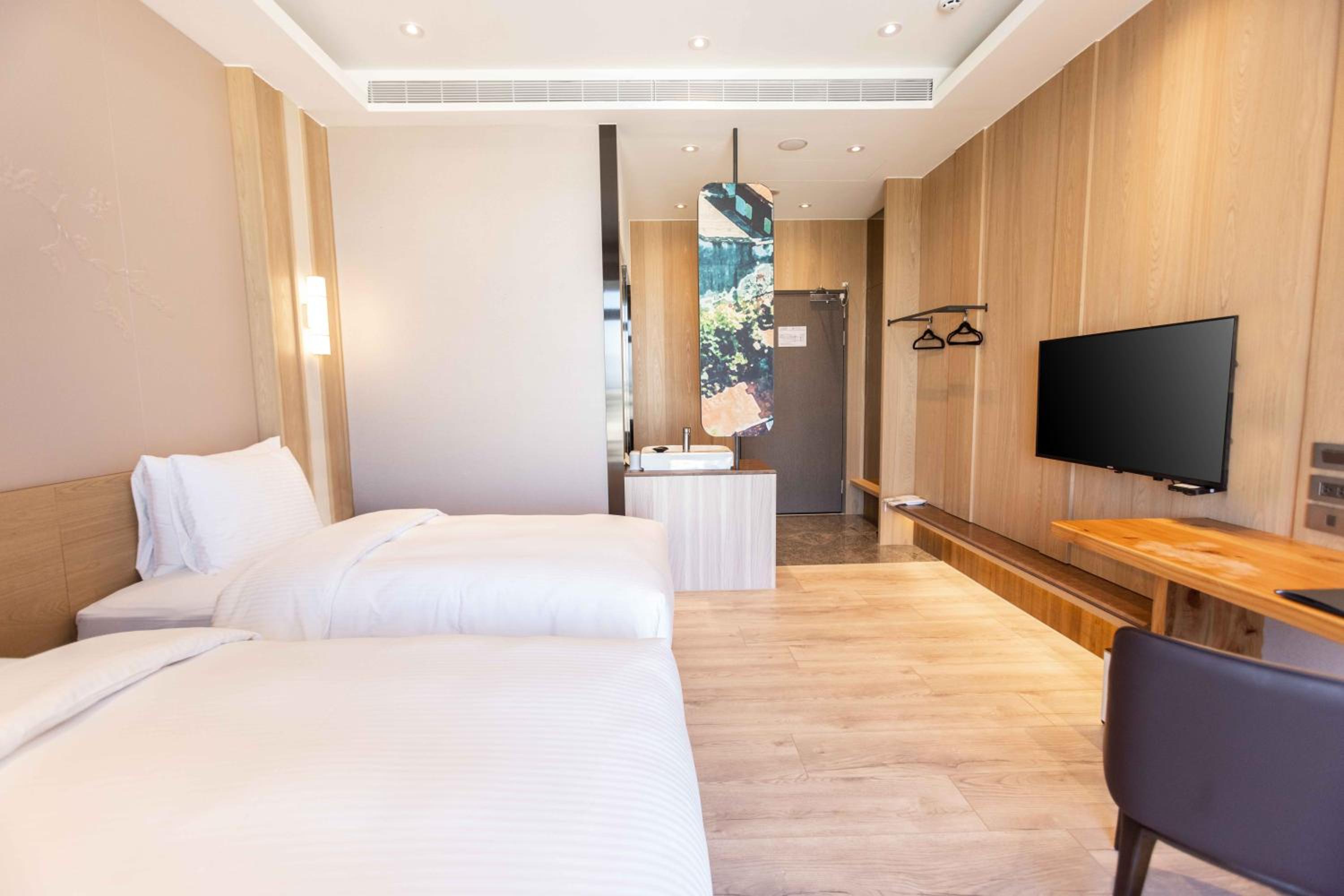 Twin Room - Photo 5